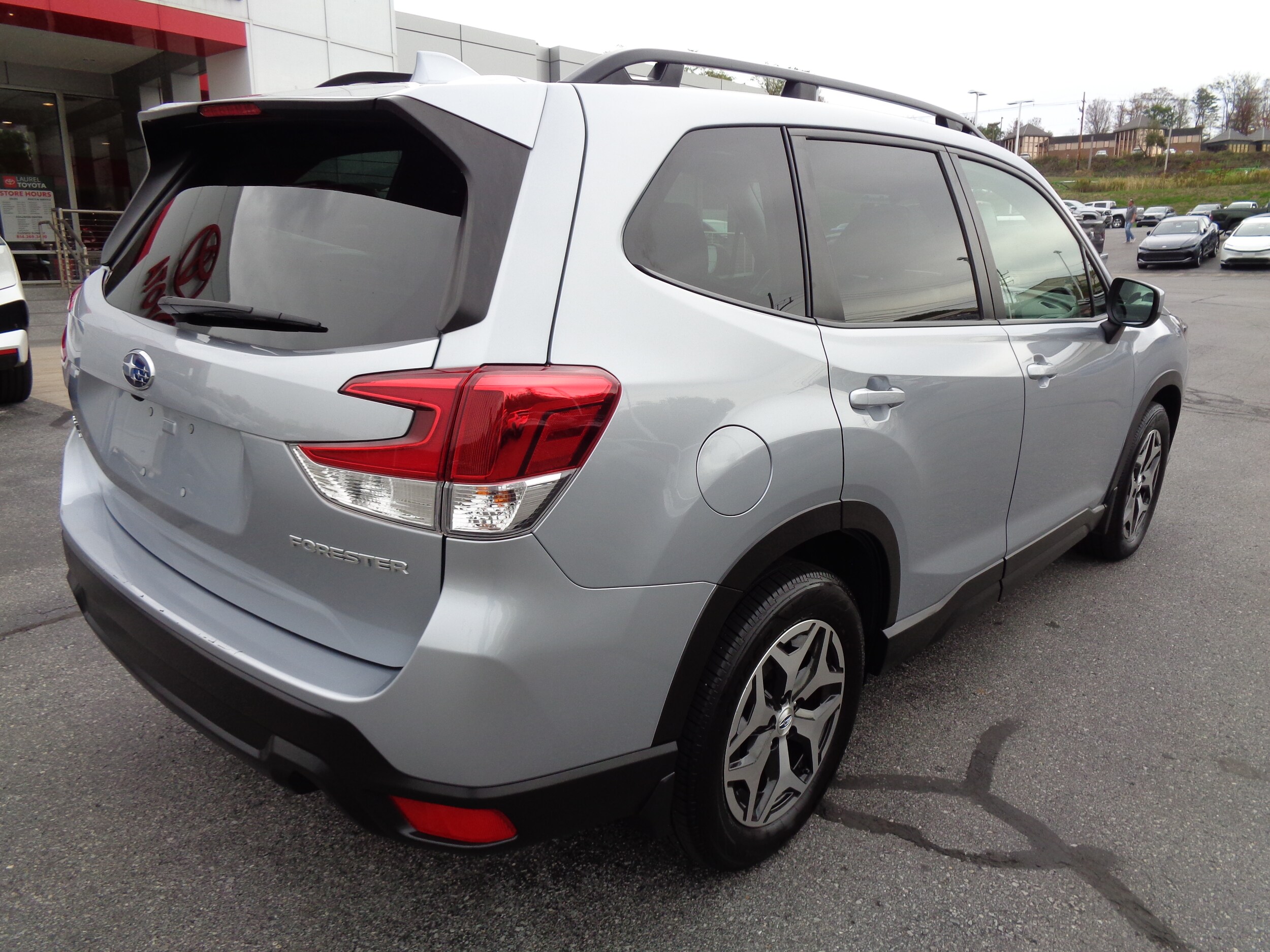 2022 Subaru Forester Premium photo 3