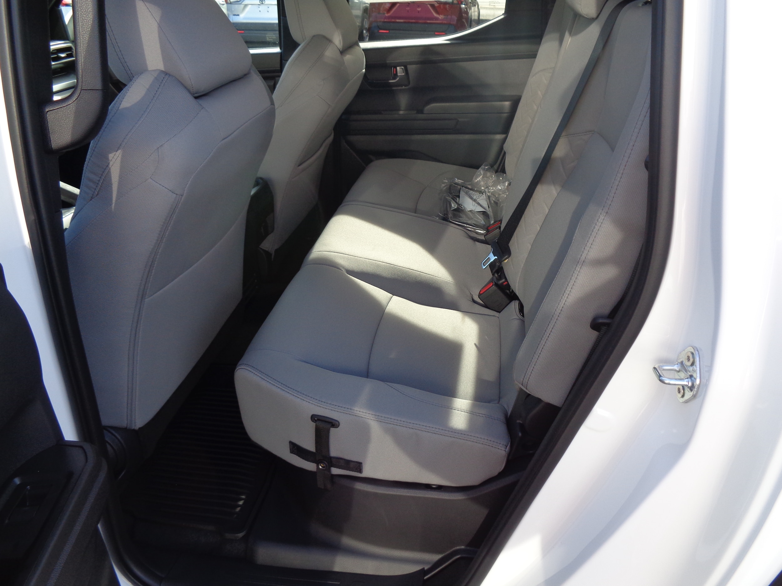 2025 Toyota Tacoma SR5 - Photo 12