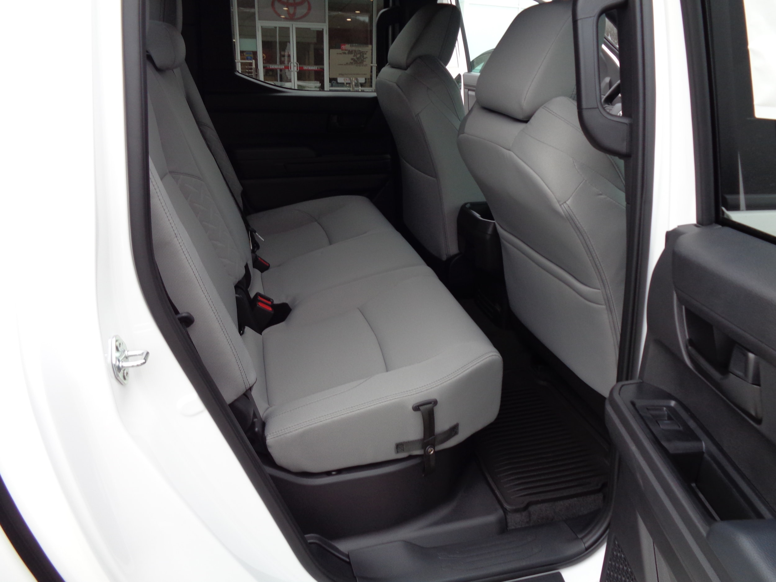 2026 Toyota Tacoma SR5 - Photo 14