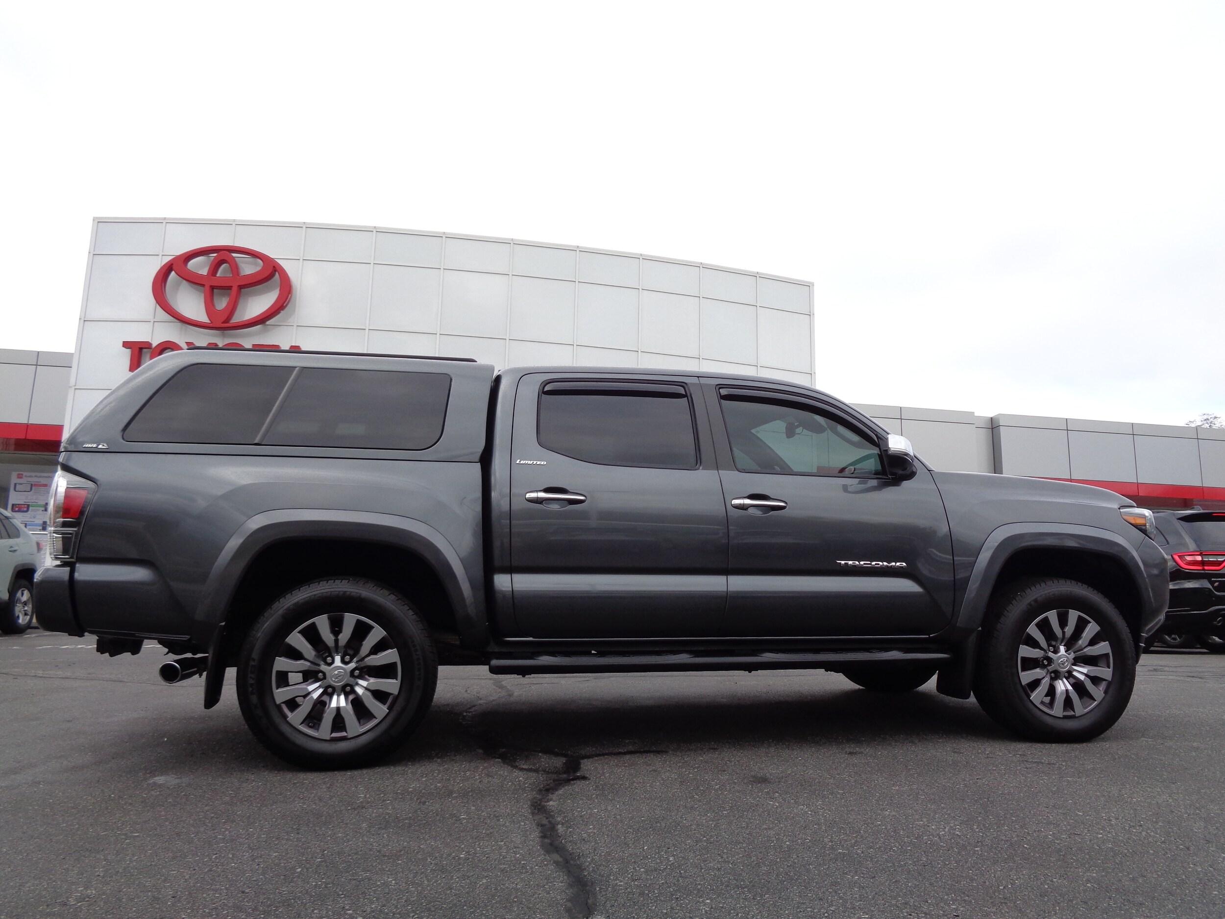 2021 Toyota Tacoma Limited photo 2