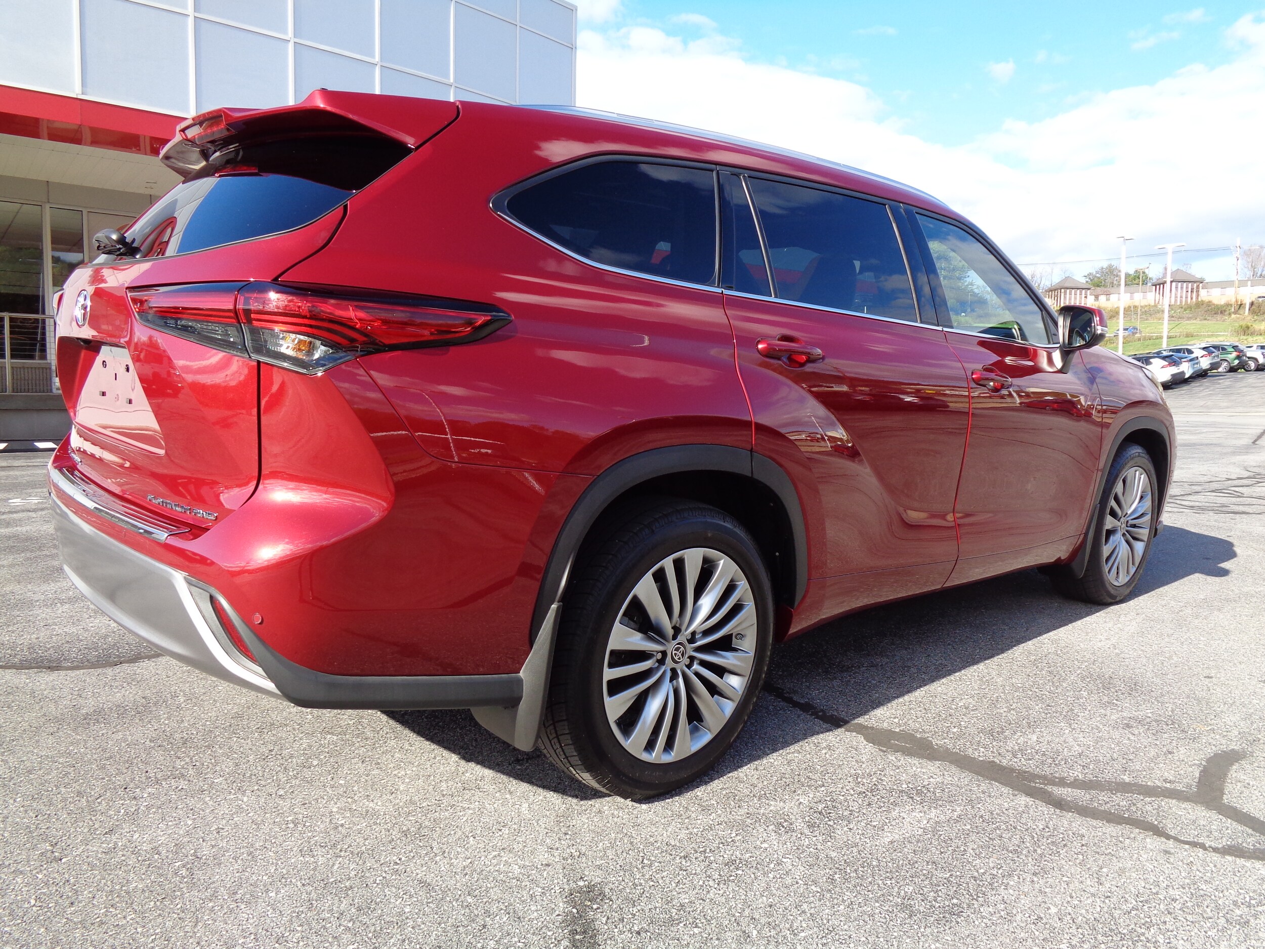 2022 Toyota Highlander Platinum photo 3