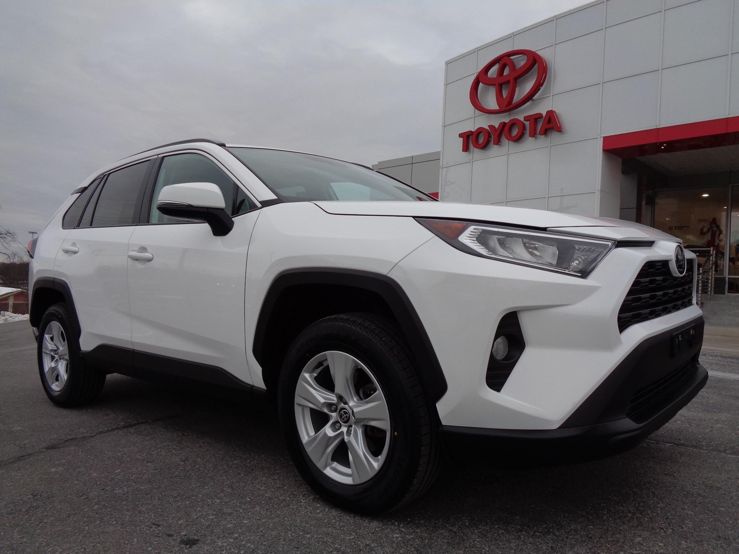 2021 Toyota RAV4 XLE's photo
