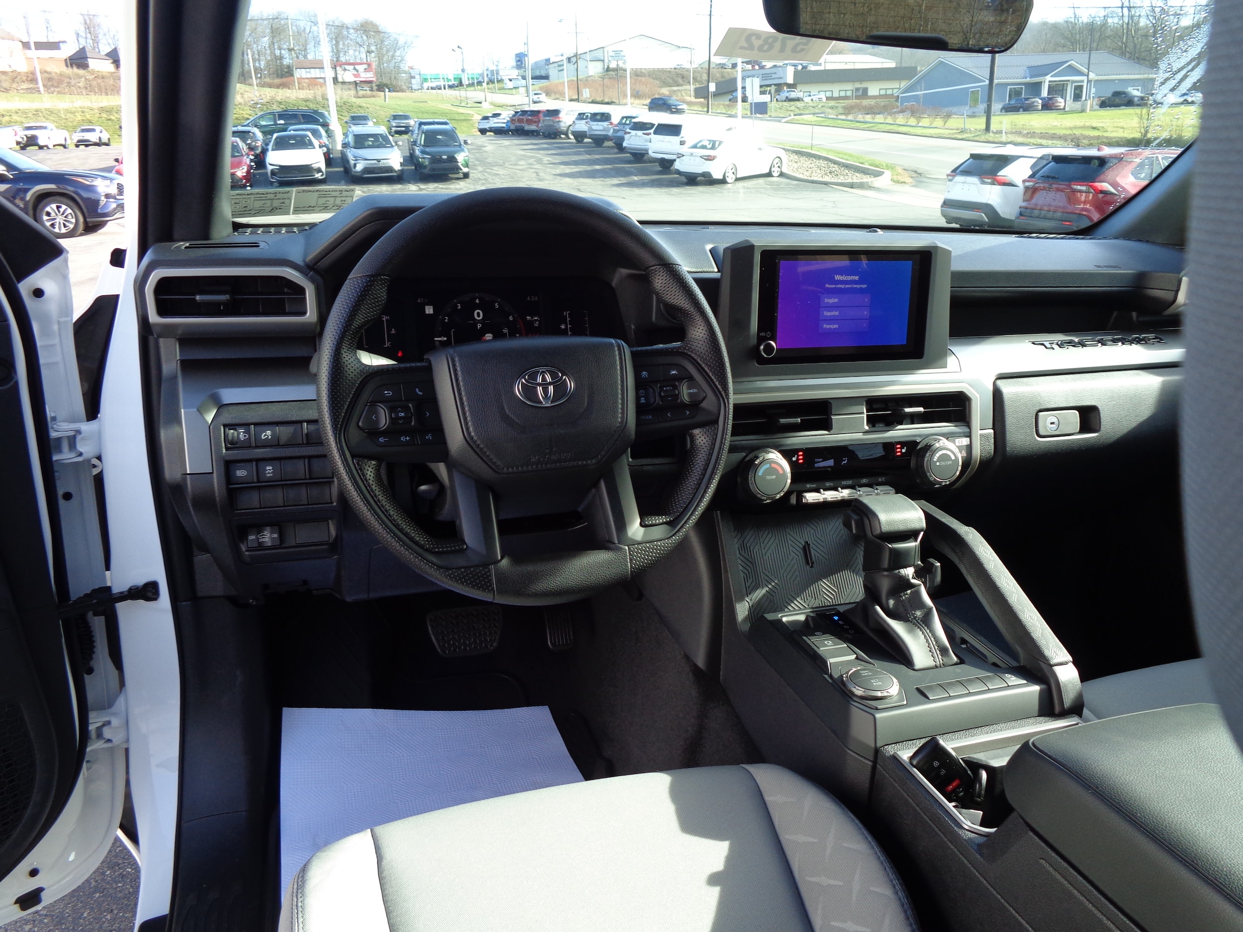 2025 Toyota Tacoma SR5 - Photo 13