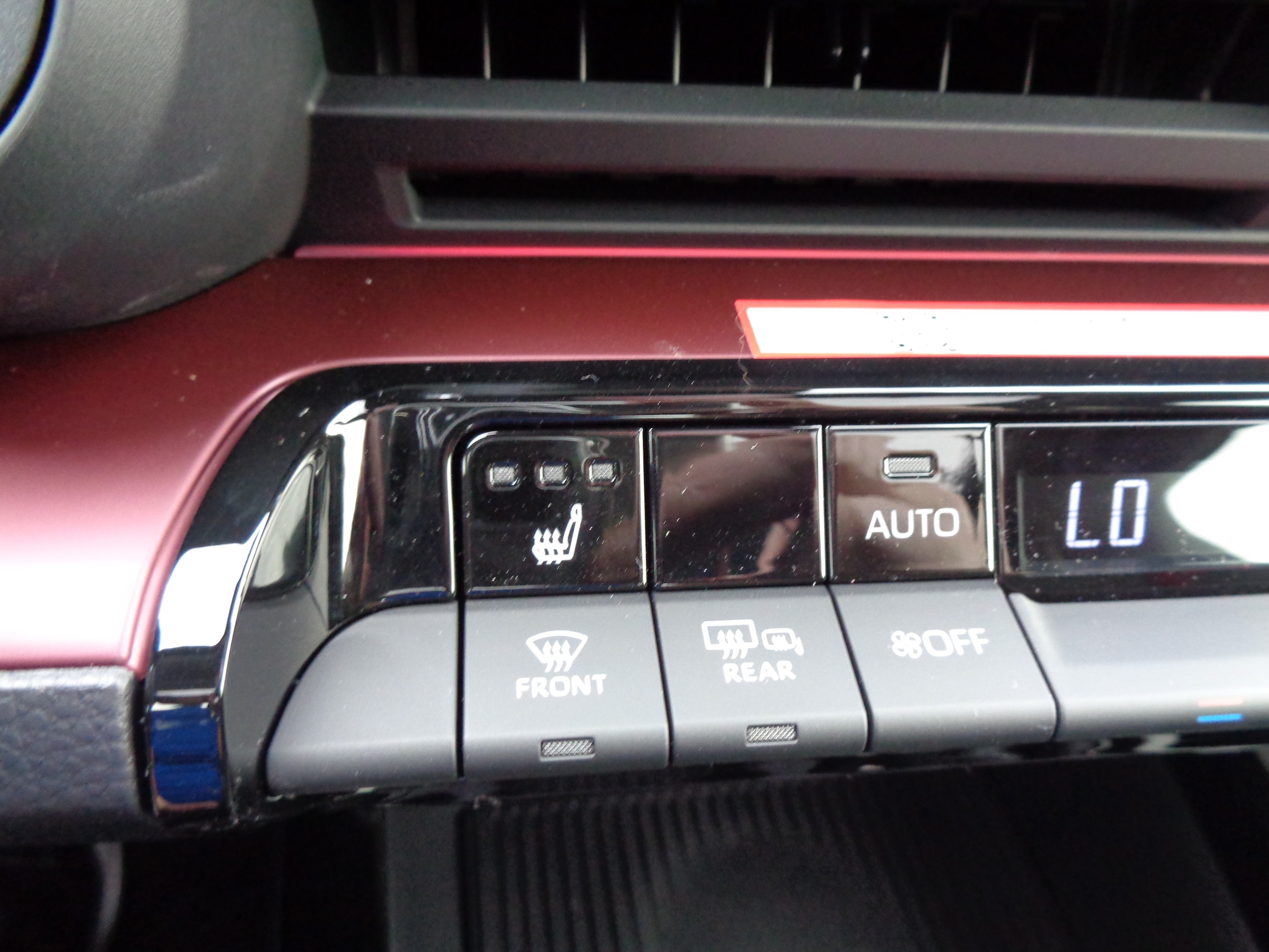 2026 Toyota Prius Plug-in Hybrid XSE - Photo 30