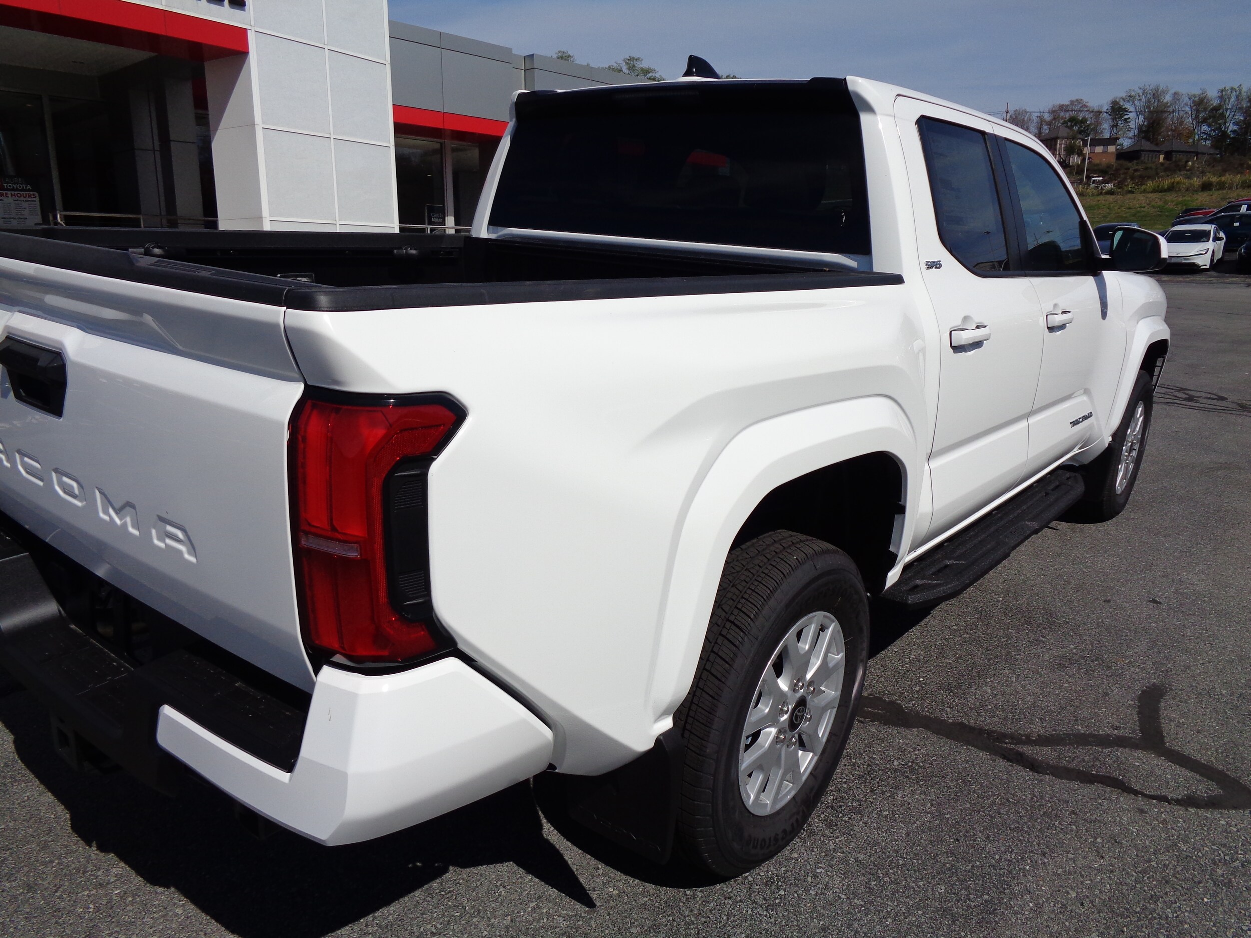 2025 Toyota Tacoma SR5 4x4 photo 3