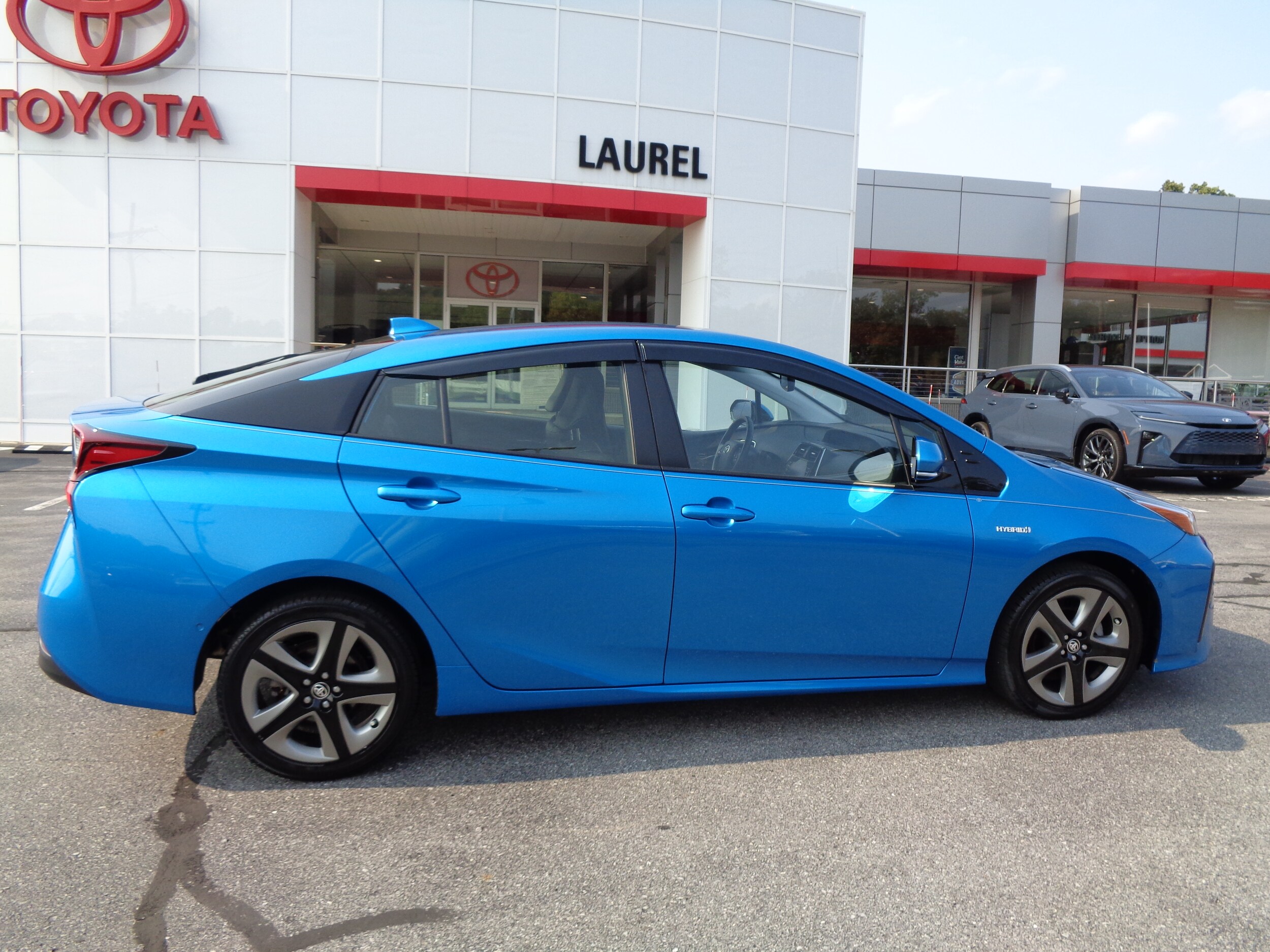 2020 Toyota Prius XLE photo 2