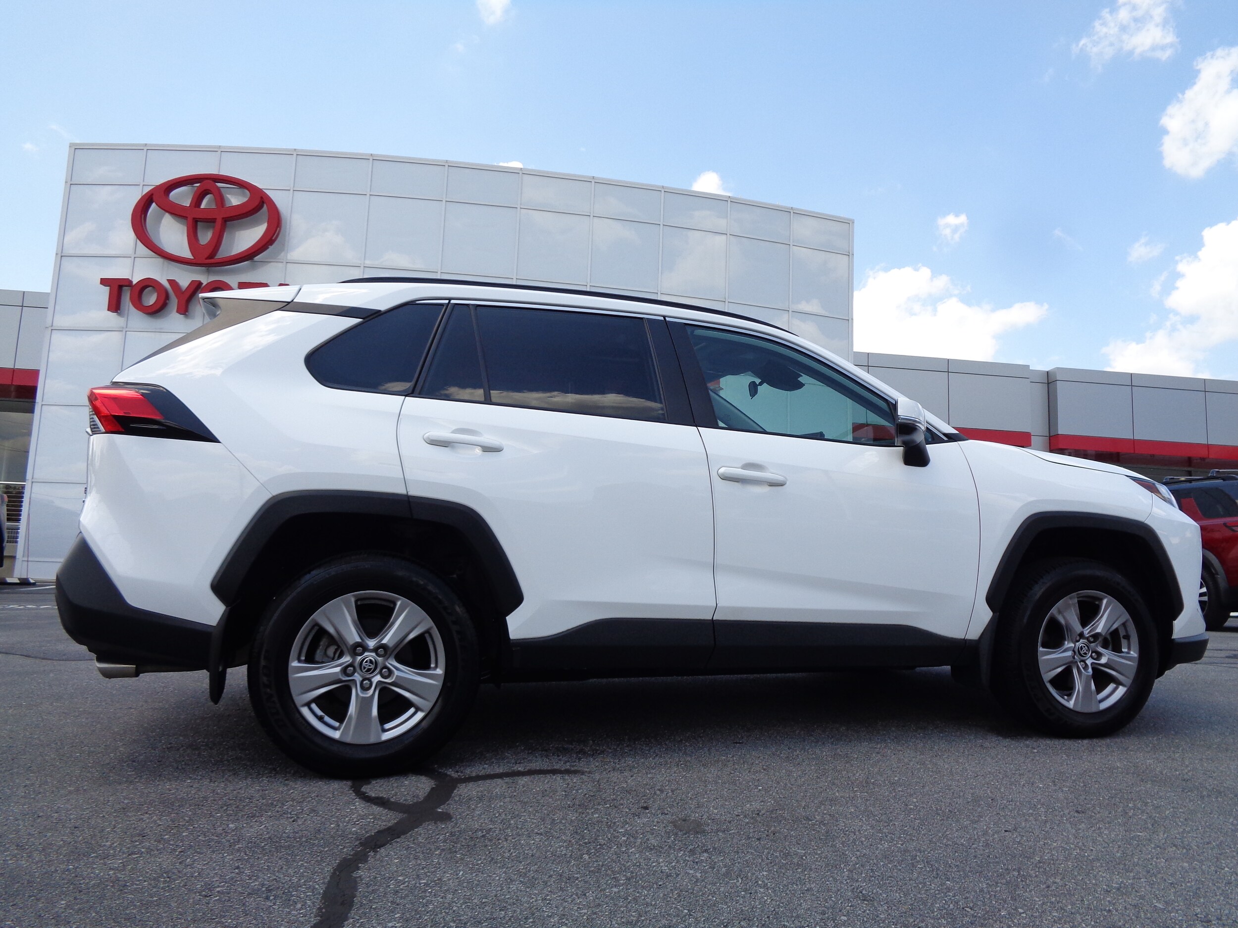 Used 2022 Toyota RAV4 XLE with VIN 2T3P1RFV9NC295929 for sale in Northfield, Minnesota