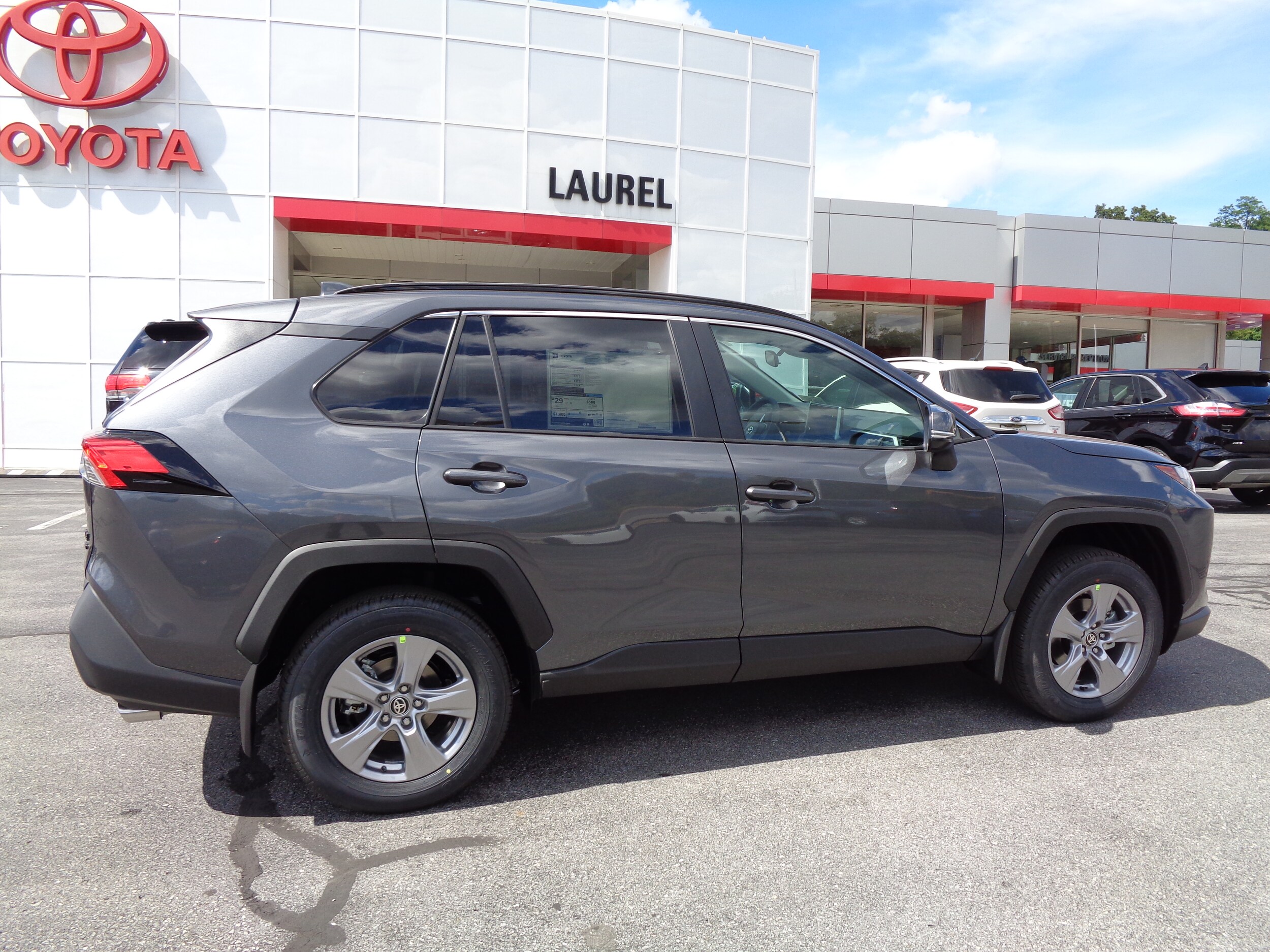 2025 Toyota RAV4 XLE photo 2