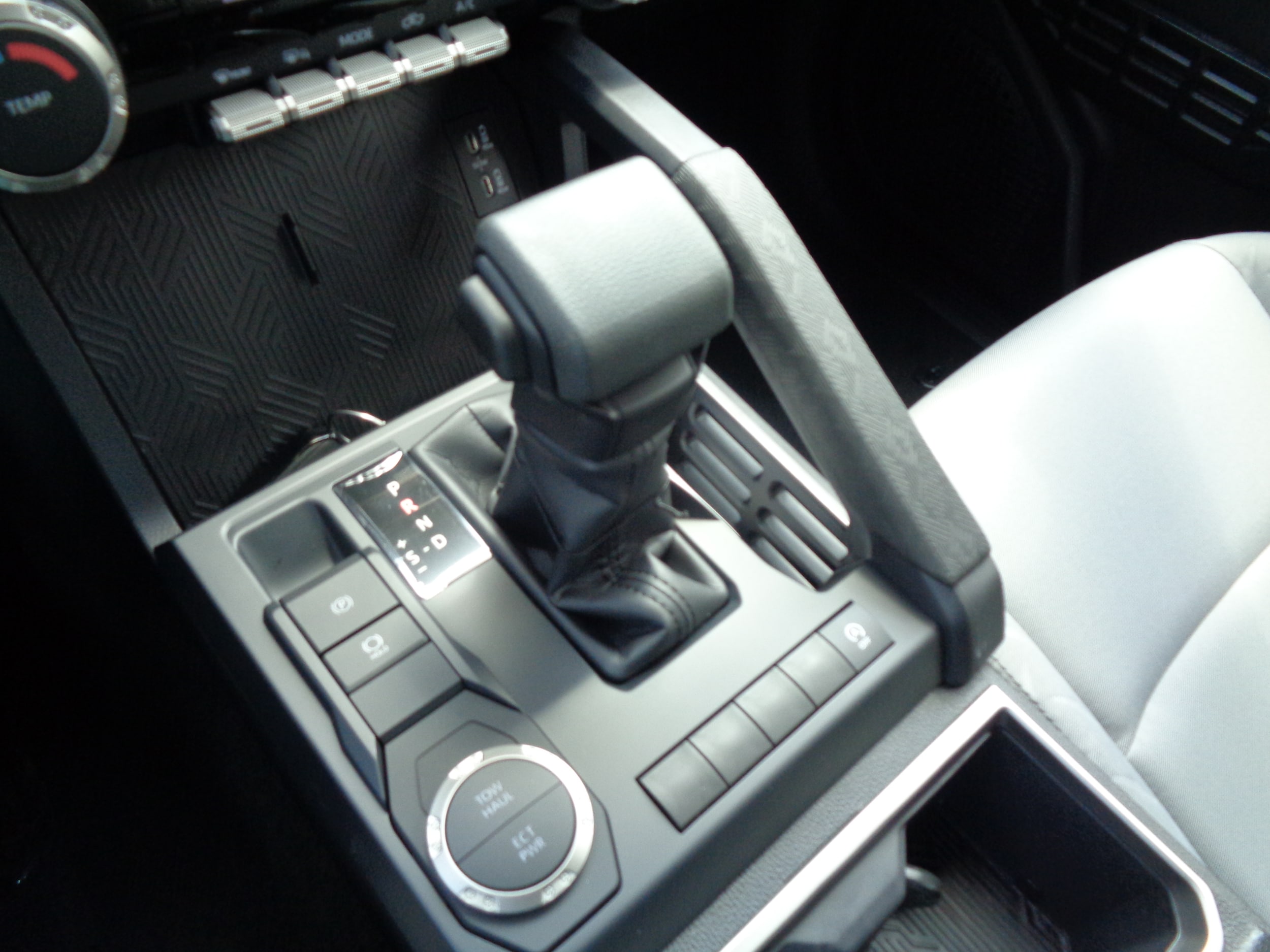 2025 Toyota Tacoma SR5 - Photo 27