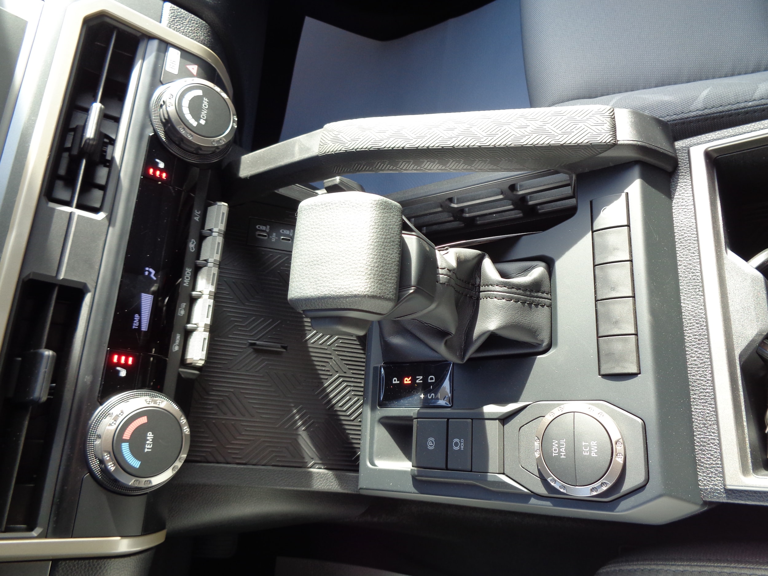 2025 Toyota Tacoma SR5 - Photo 28