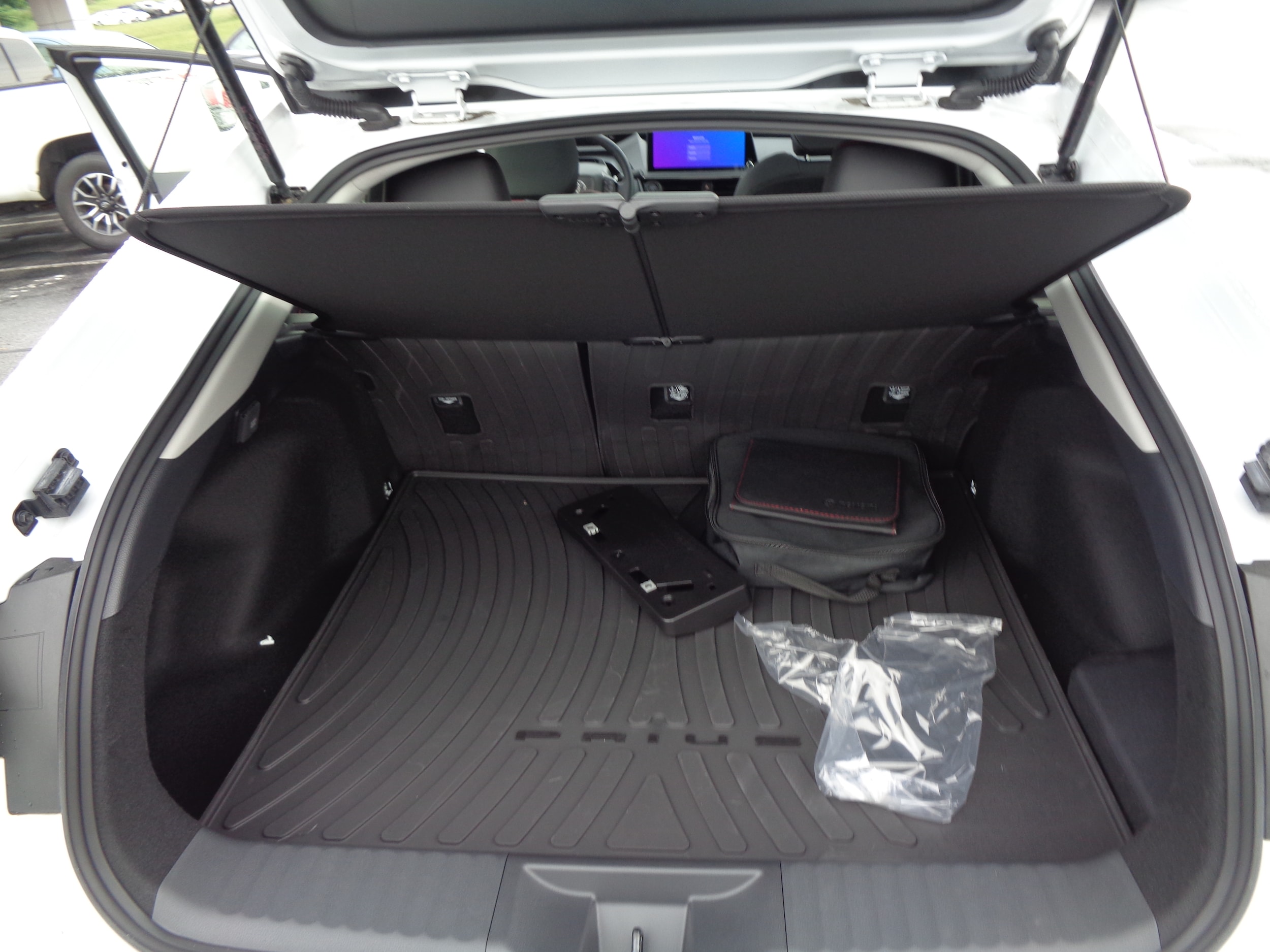 2026 Toyota Prius Plug-in Hybrid XSE - Photo 17