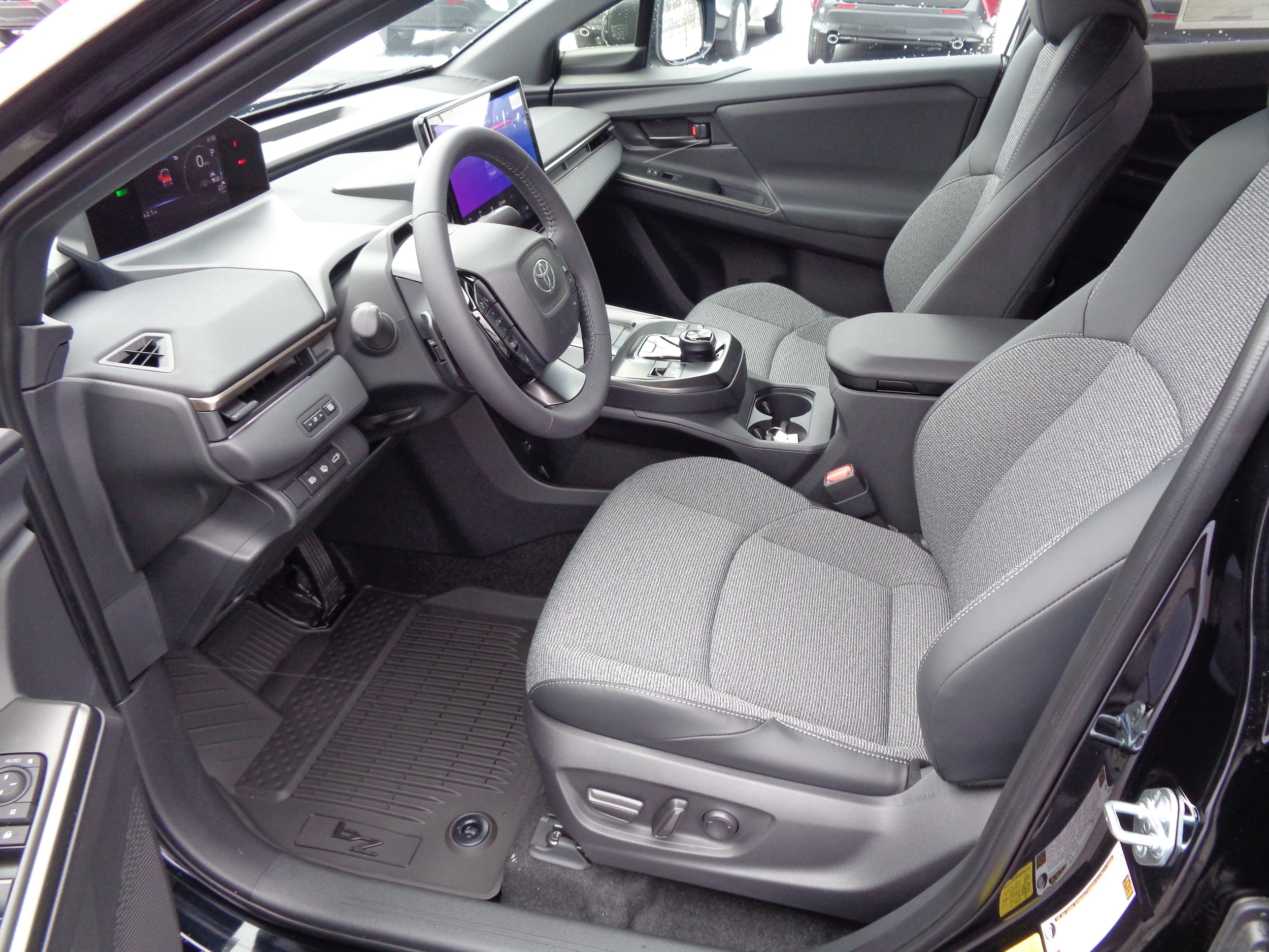 2026 Toyota bZ XLE - Photo 10