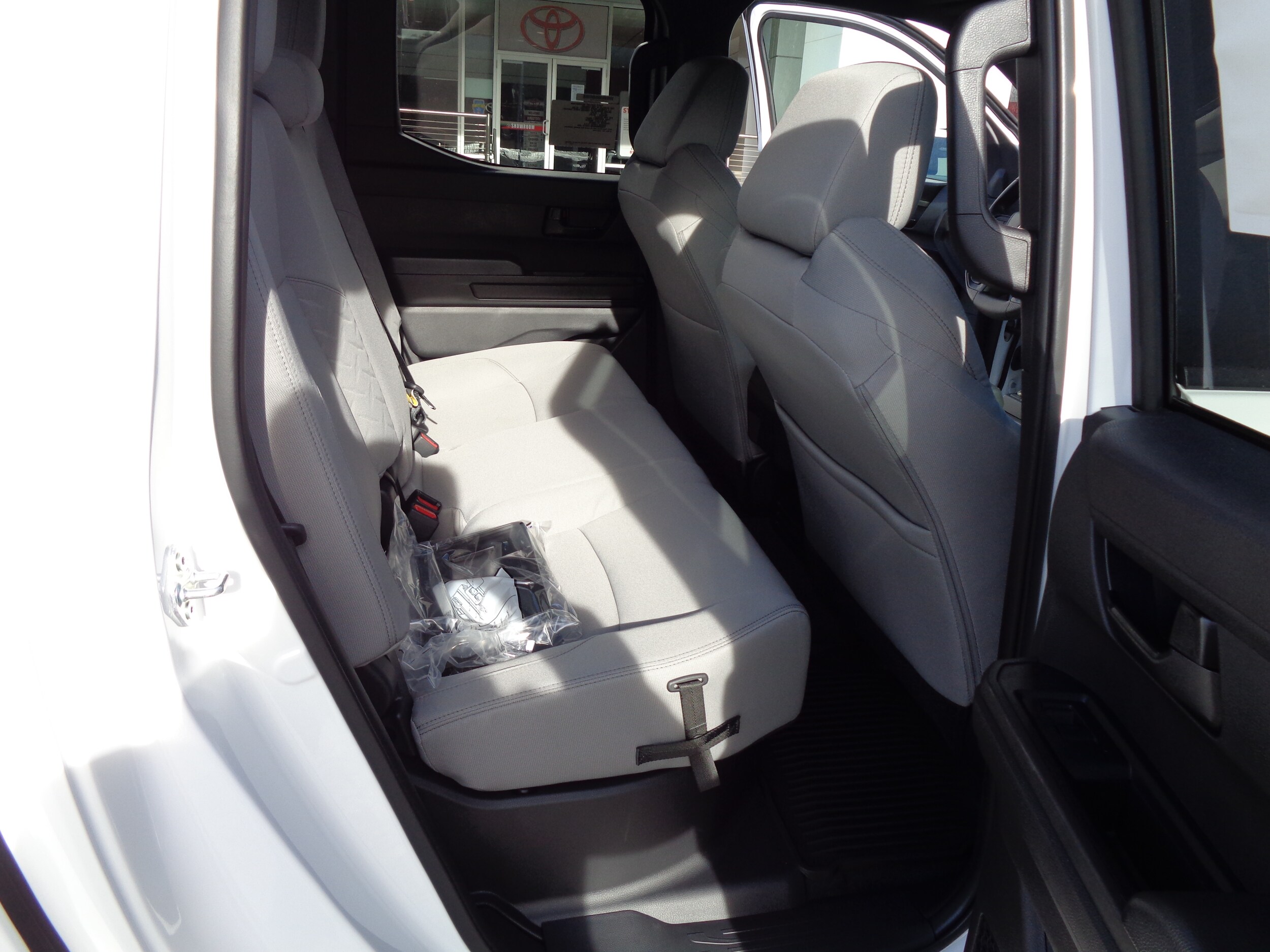 2025 Toyota Tacoma SR5 - Photo 16