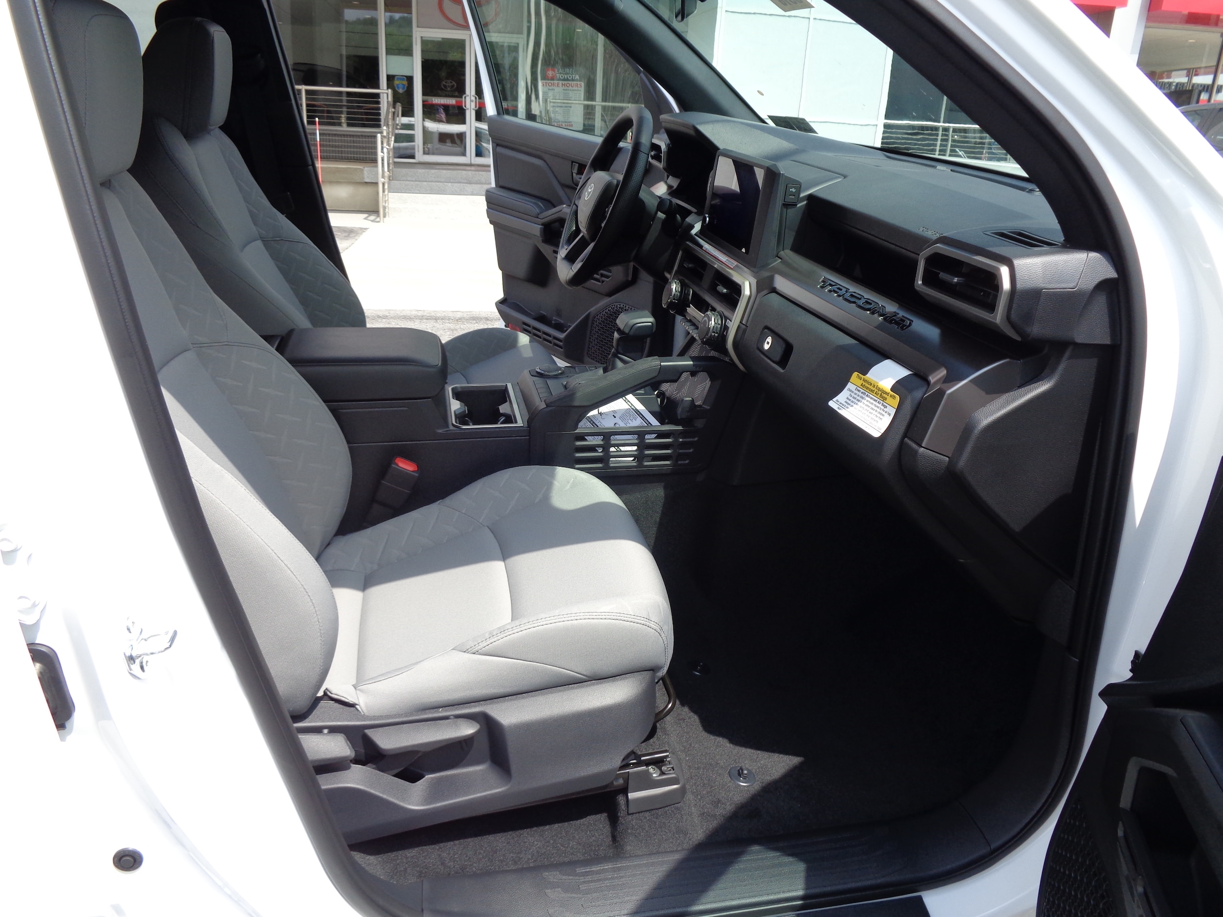 2025 Toyota Tacoma SR5 - Photo 16