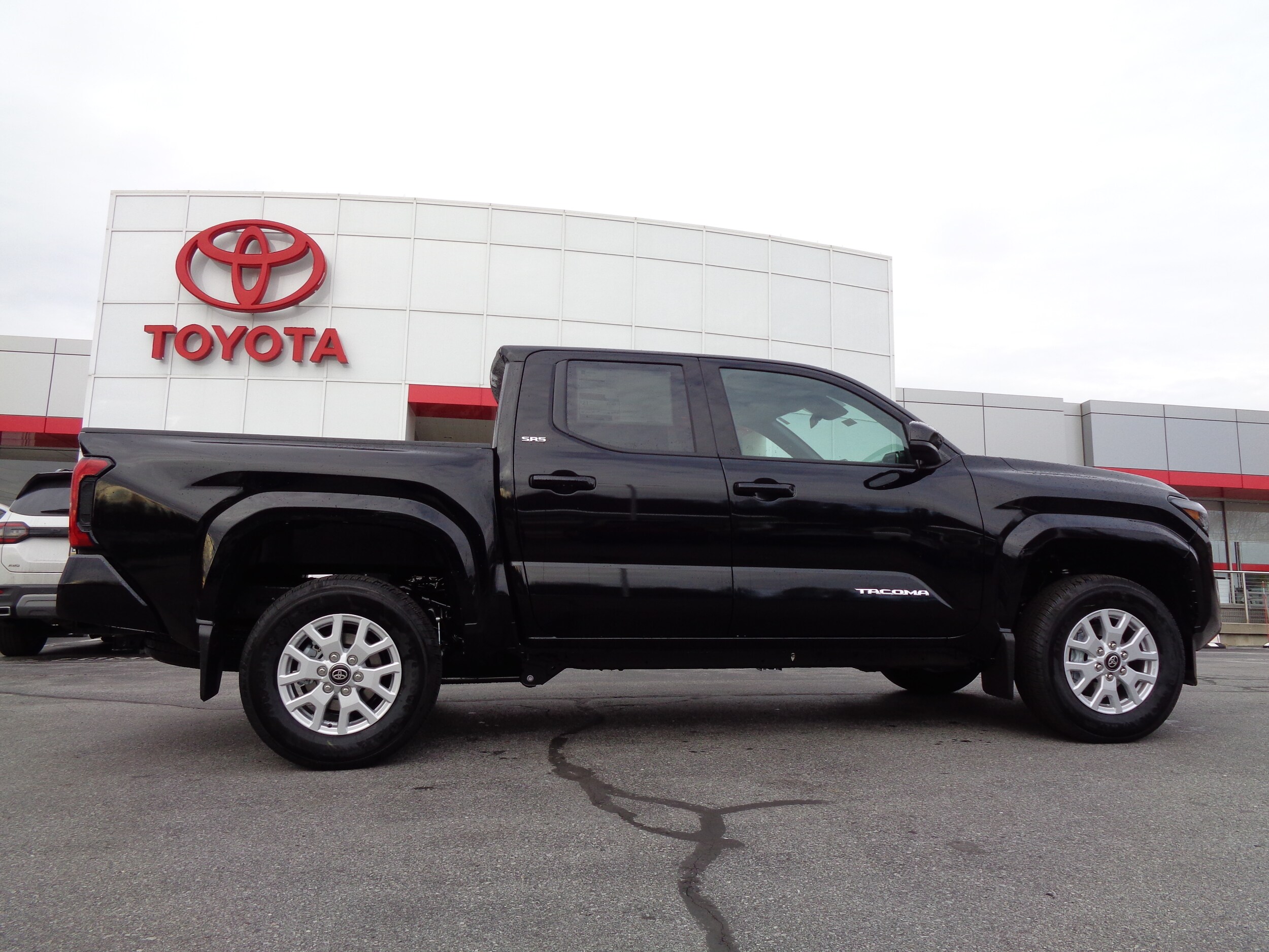 2026 Toyota Tacoma SR5 photo 2