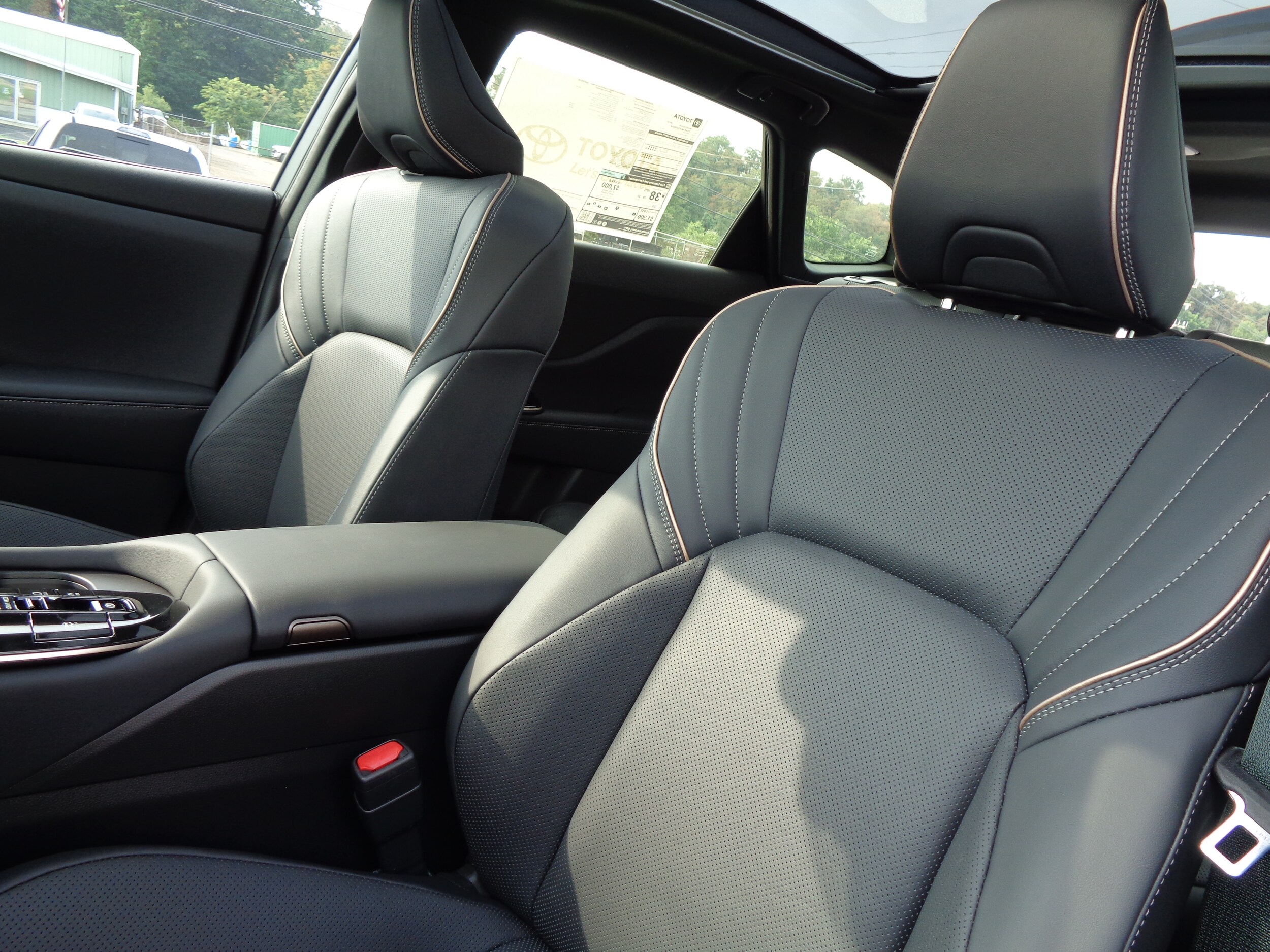 2026 Toyota Crown Signia Limited - Photo 13
