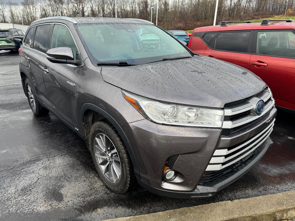 Used 2019 Toyota Highlander Hybrid XLE V6 Hybrid AWD SUV