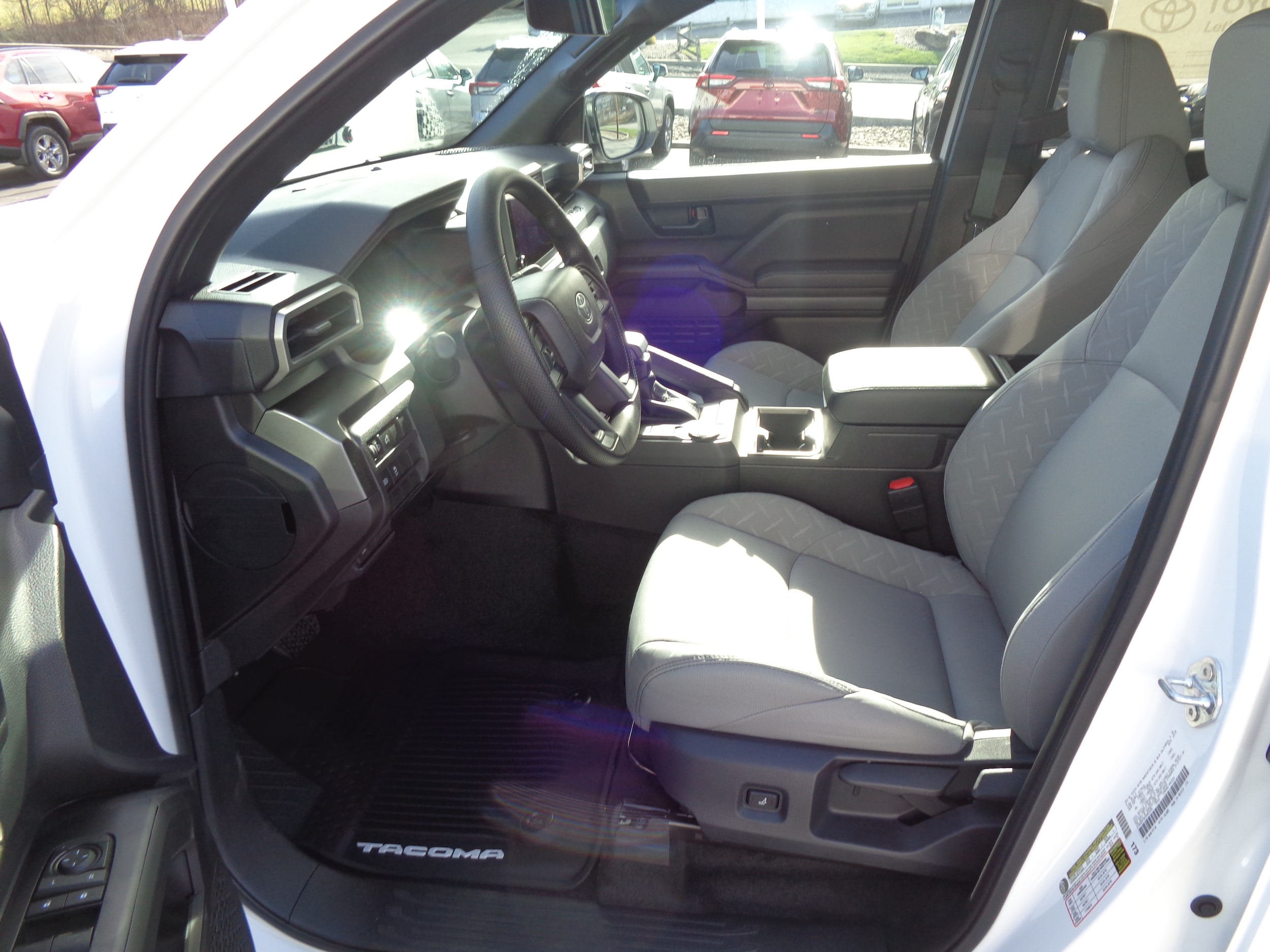 2025 Toyota Tacoma SR5 - Photo 10