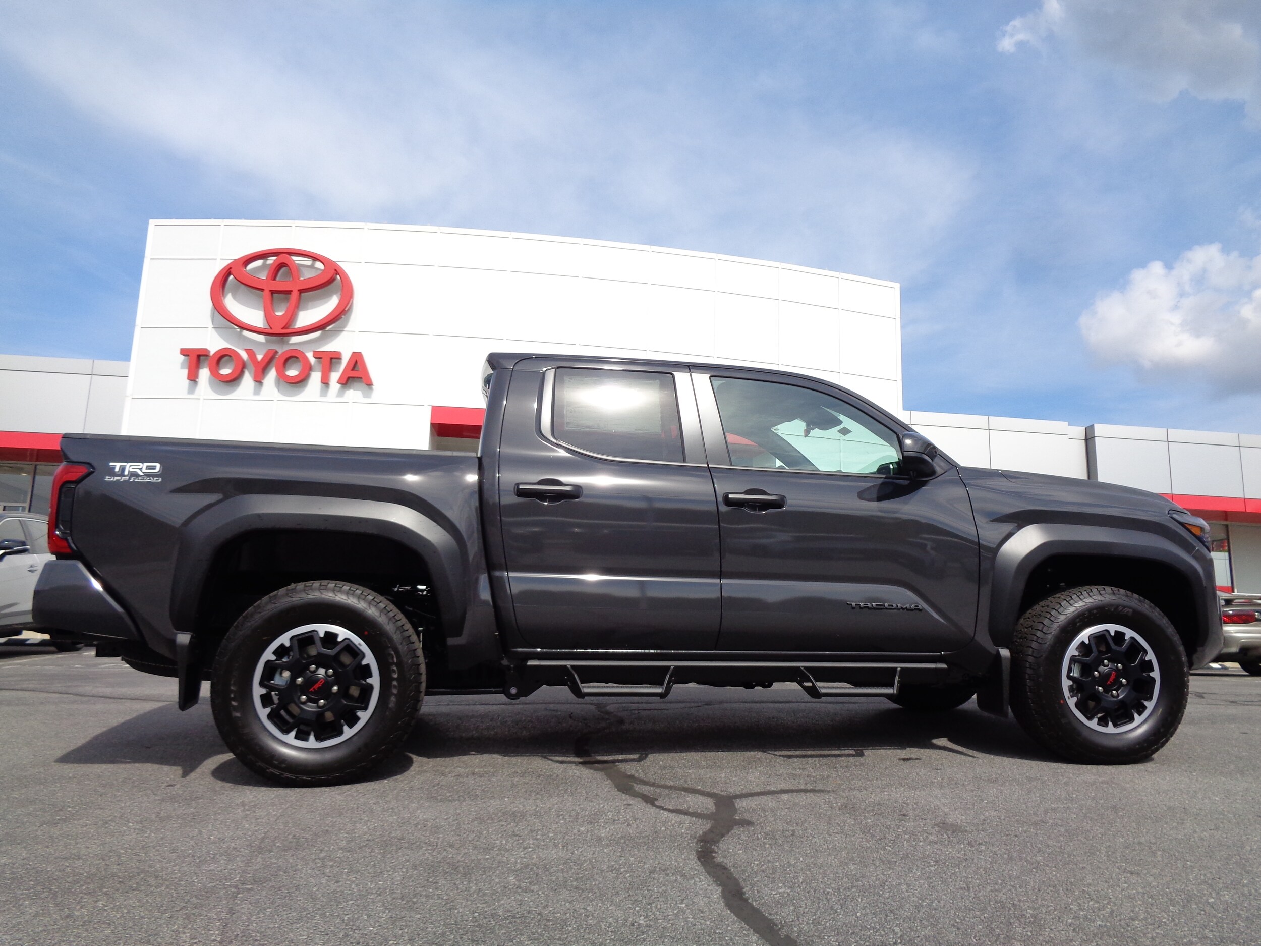2025 Toyota Tacoma TRD Off-Road Double Cab photo 2
