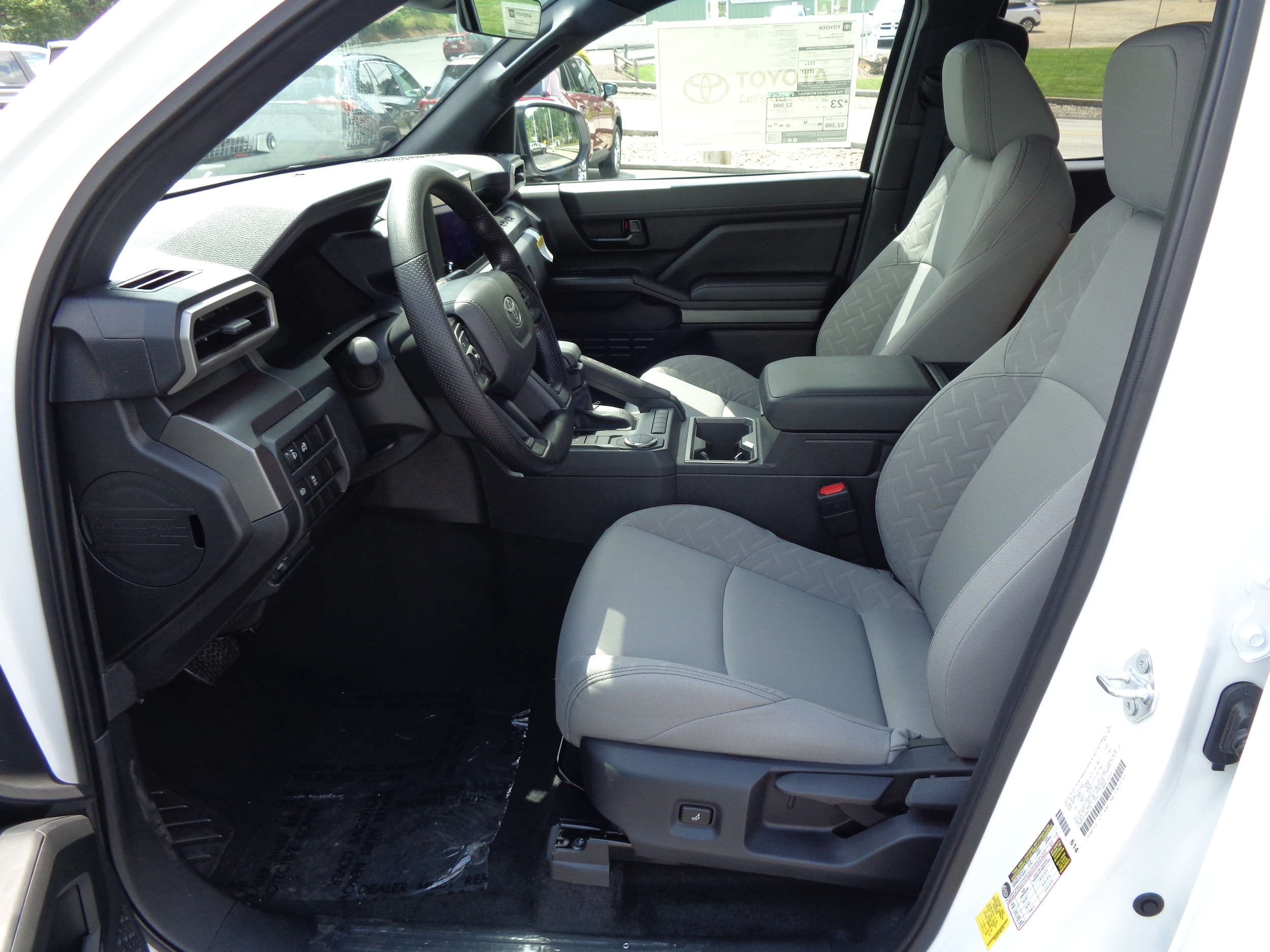 2025 Toyota Tacoma SR5 - Photo 10