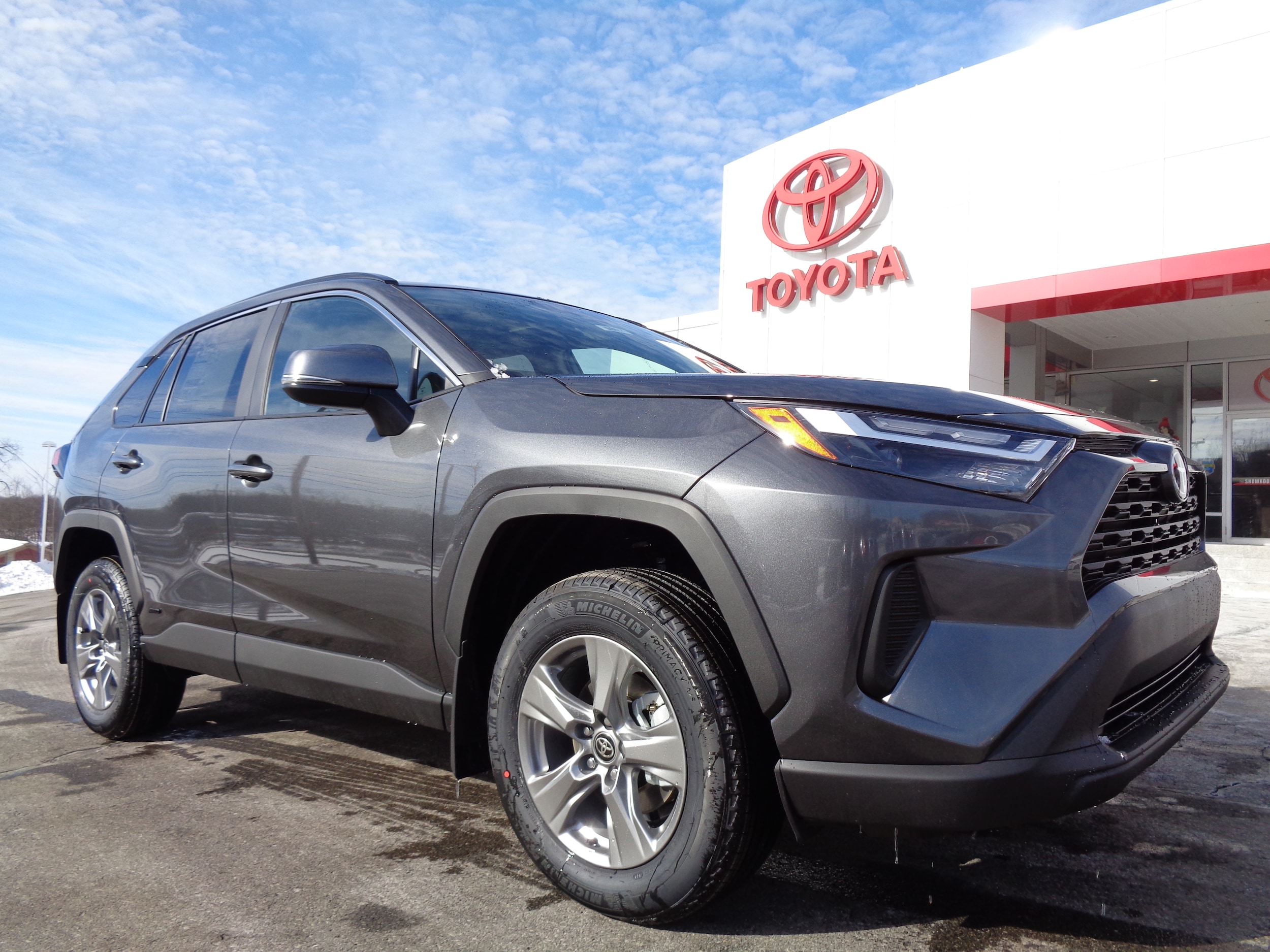 2025 Toyota RAV4 XLE's photo