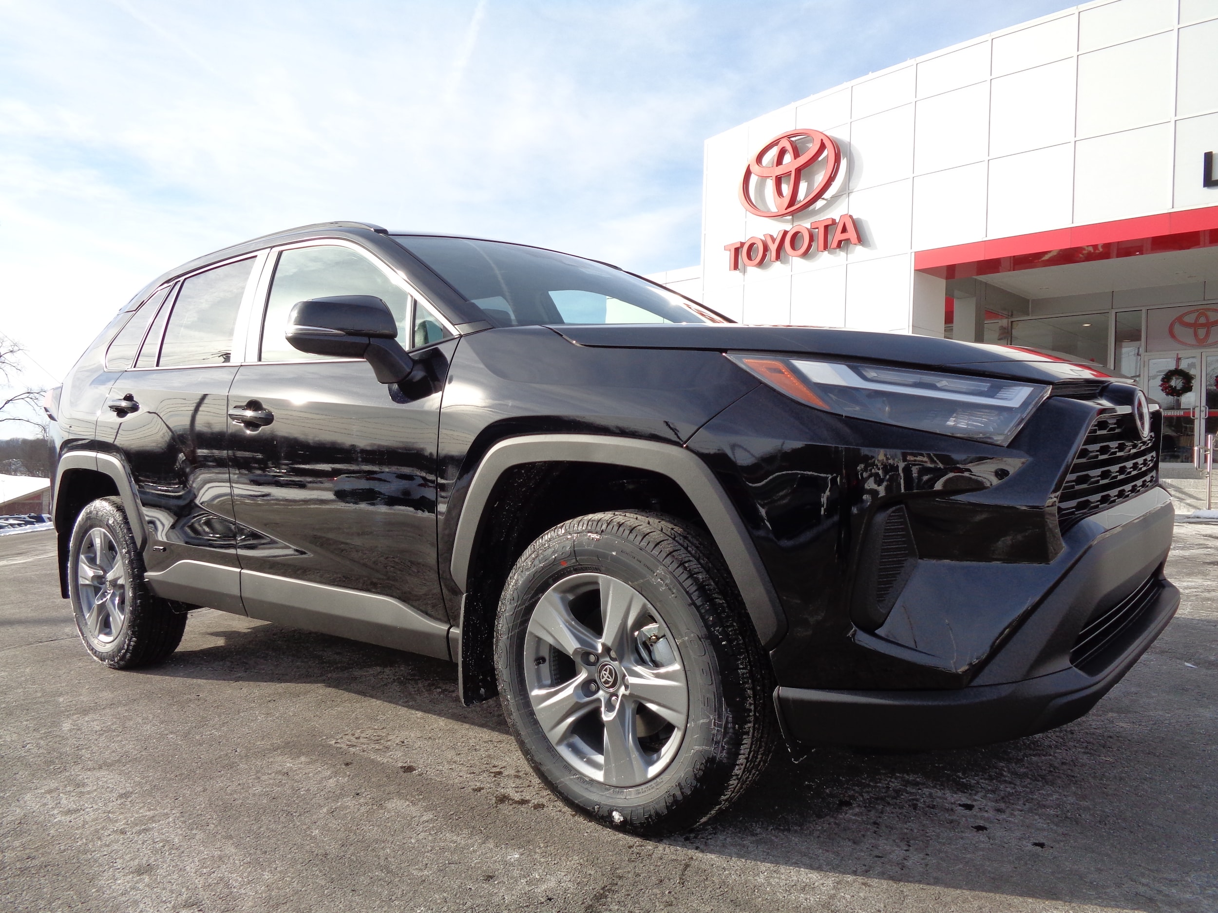 2025 Toyota RAV4 XLE's photo