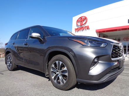 2022 Toyota Highlander XLE AWD 7 Passenger SUV