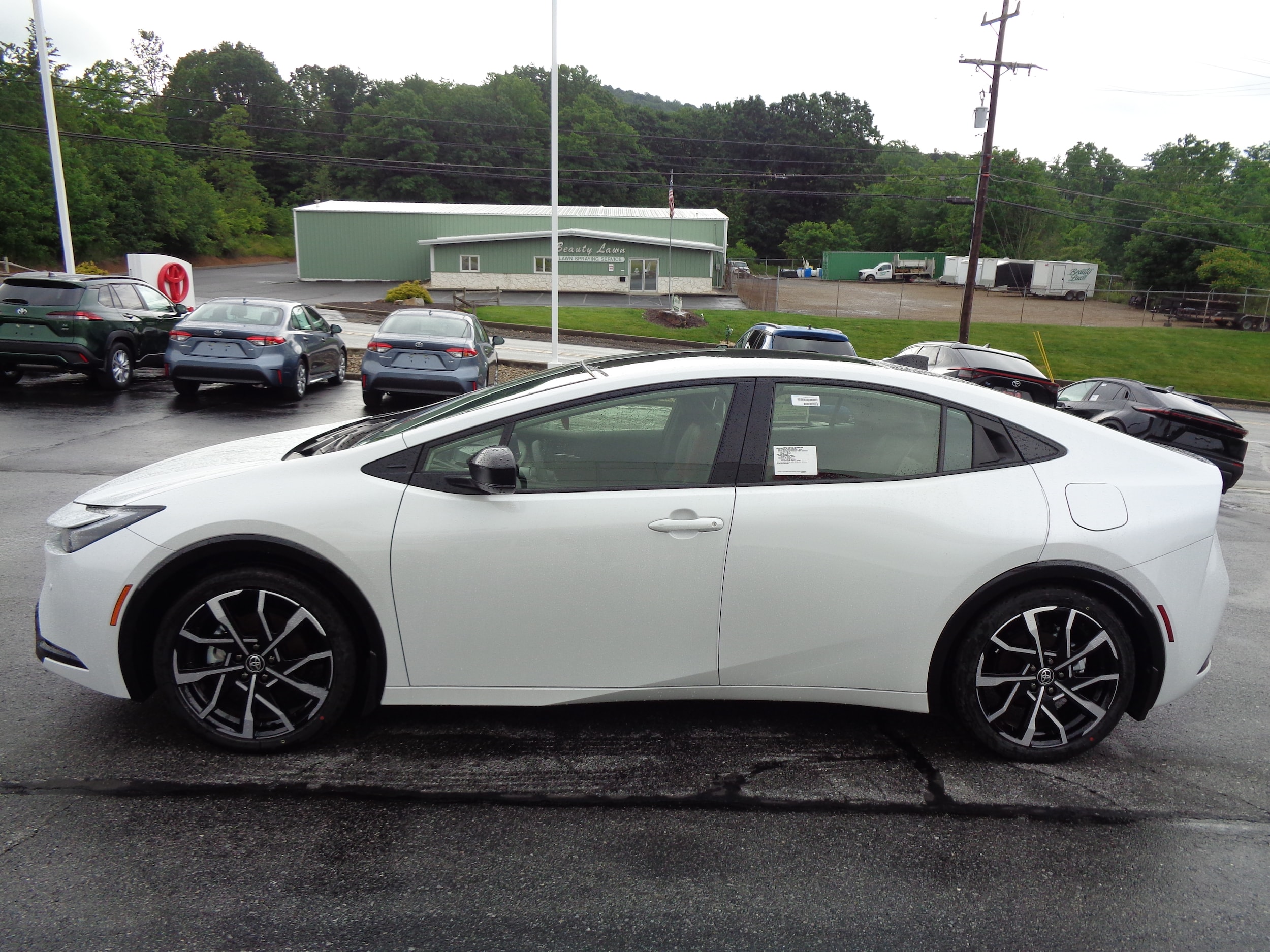 2026 Toyota Prius Plug-in Hybrid XSE - Photo 6