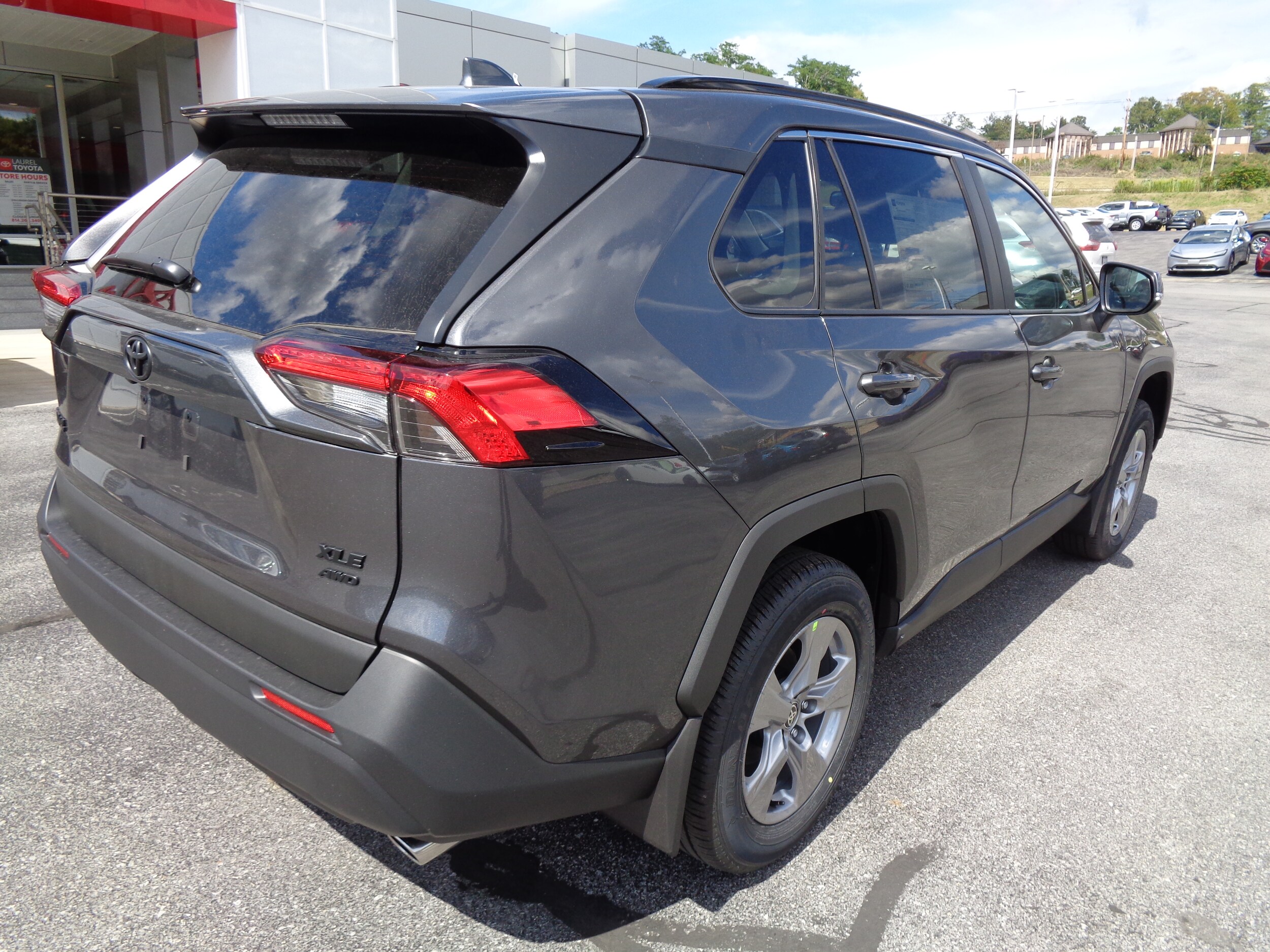 2025 Toyota RAV4 XLE photo 3