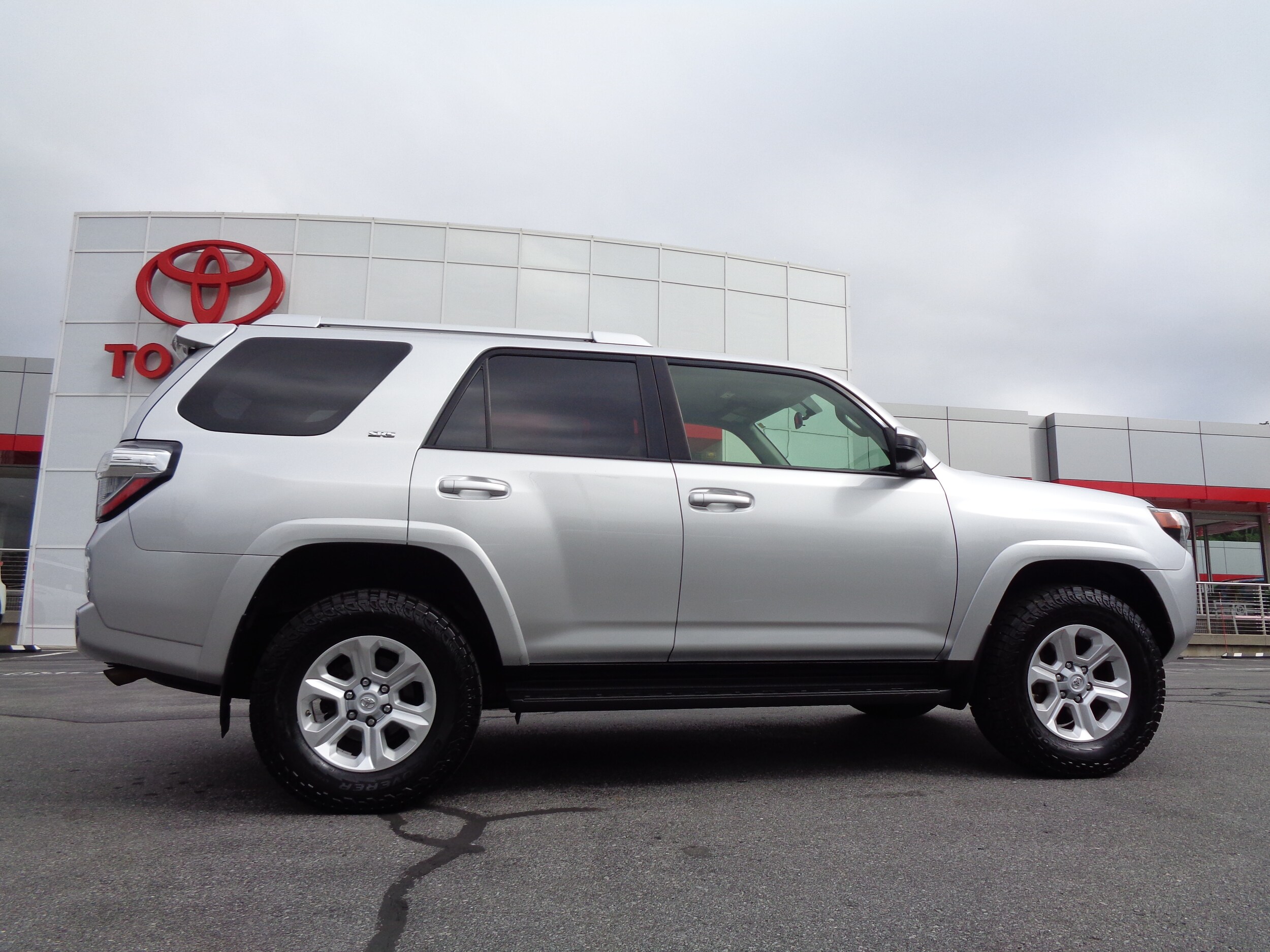2016 Toyota 4Runner SR5 V6 photo 2