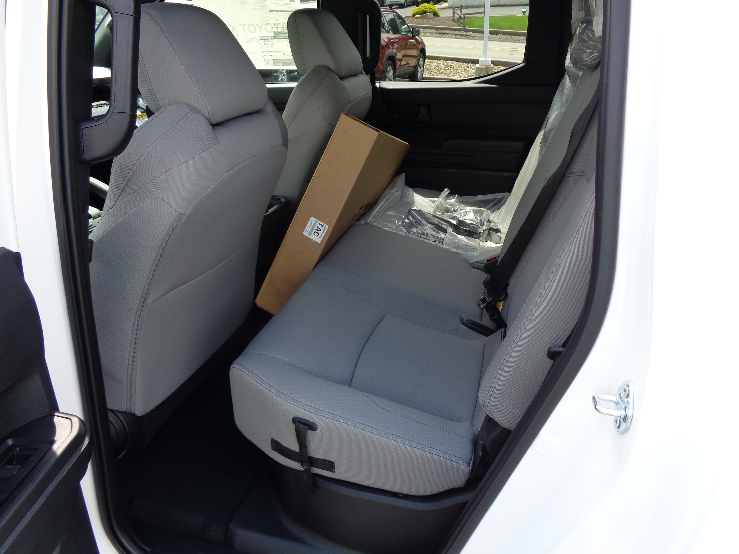 2025 Toyota Tacoma SR5 - Photo 12