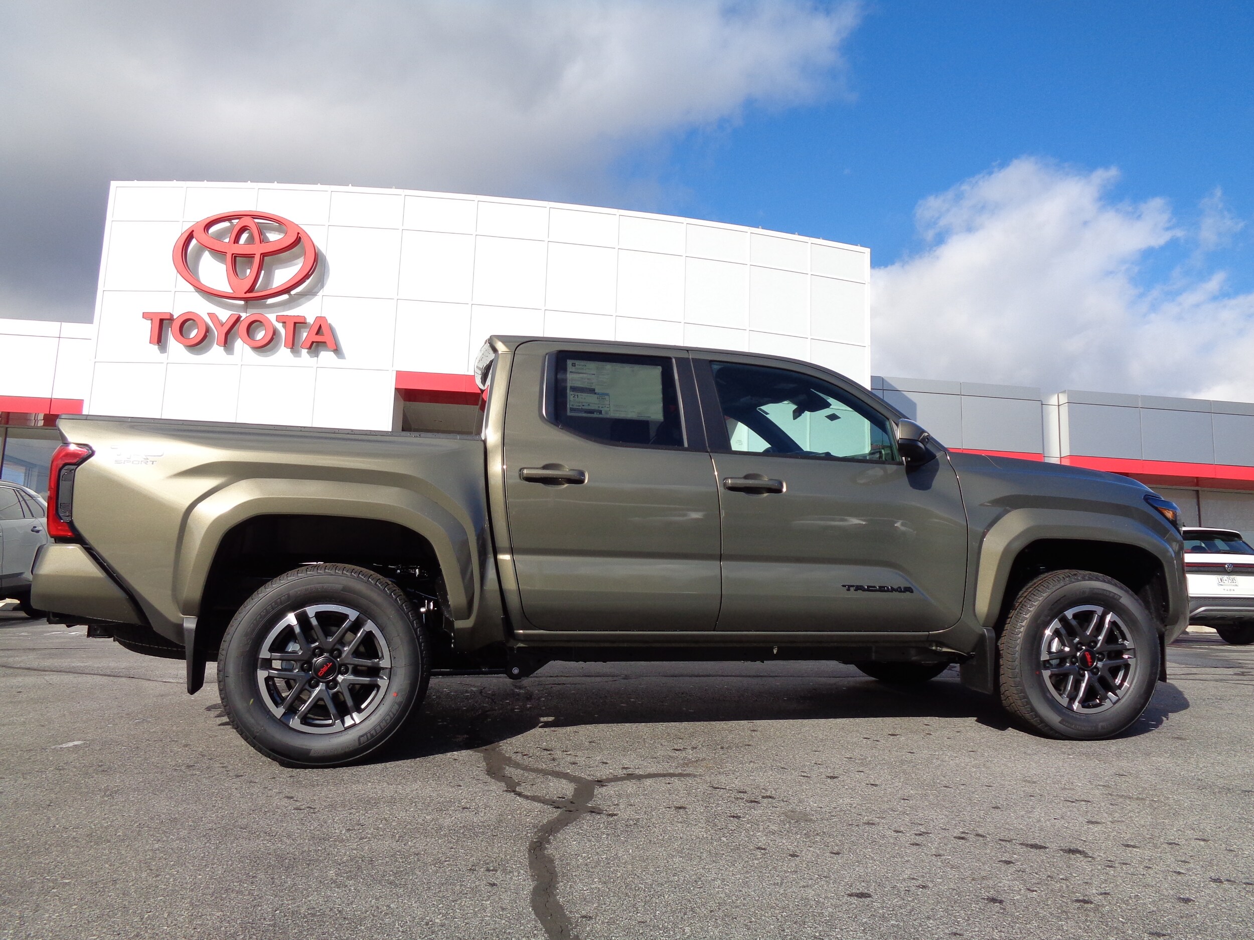 2025 Toyota Tacoma TRD Sport Double Cab photo 2