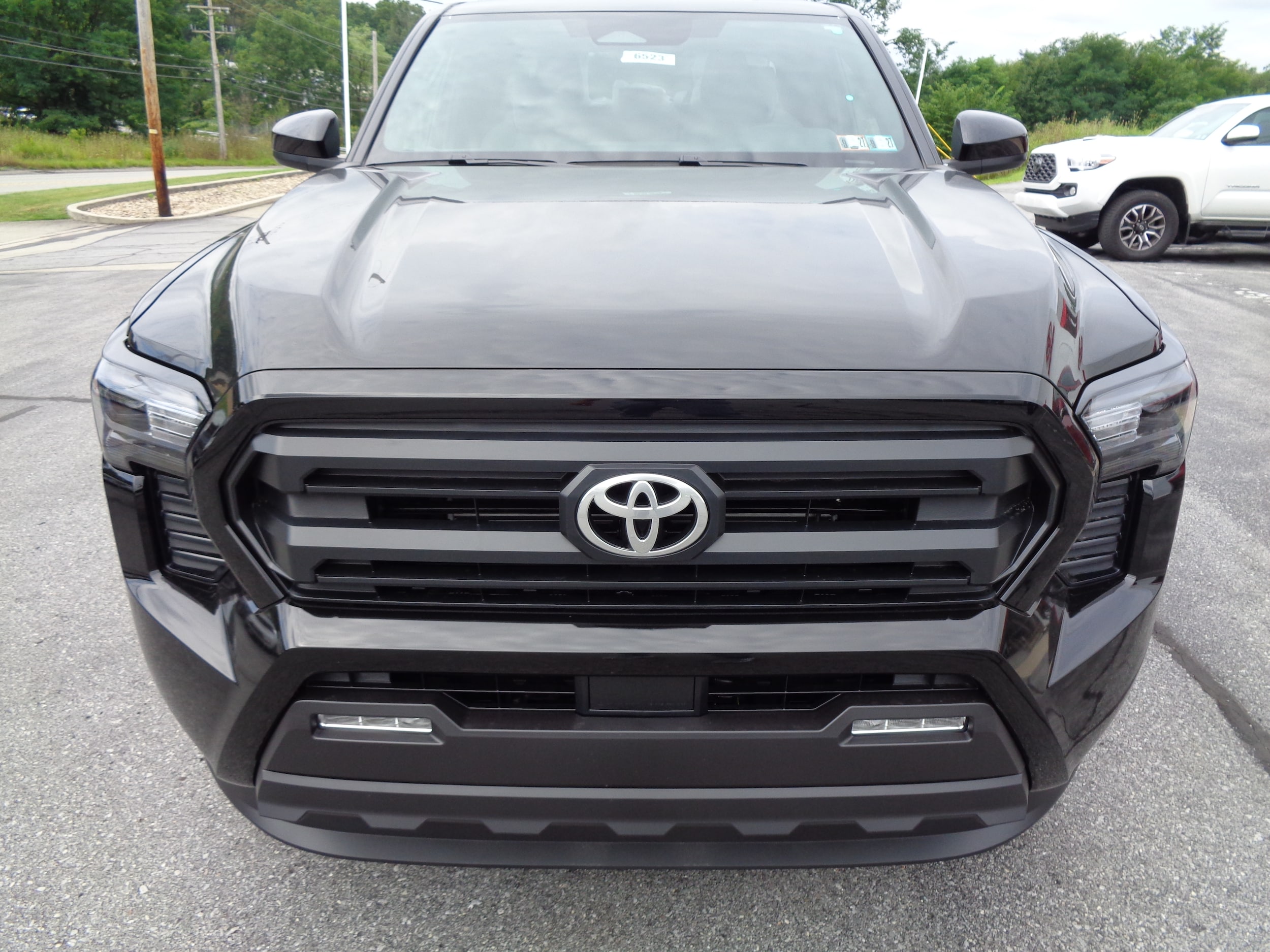 2026 Toyota Tacoma SR5 - Photo 8