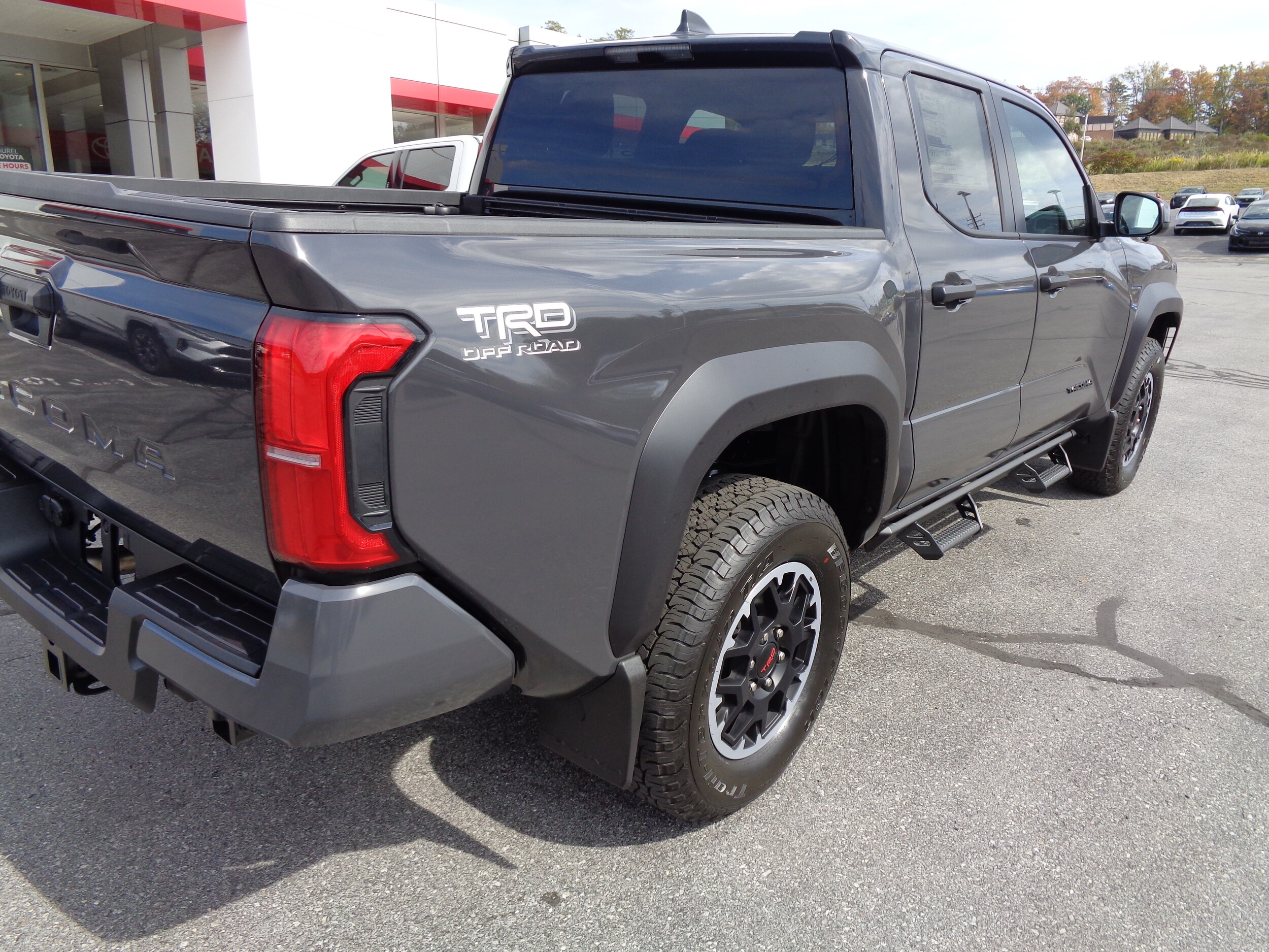 2025 Toyota Tacoma TRD Off-Road Double Cab photo 3