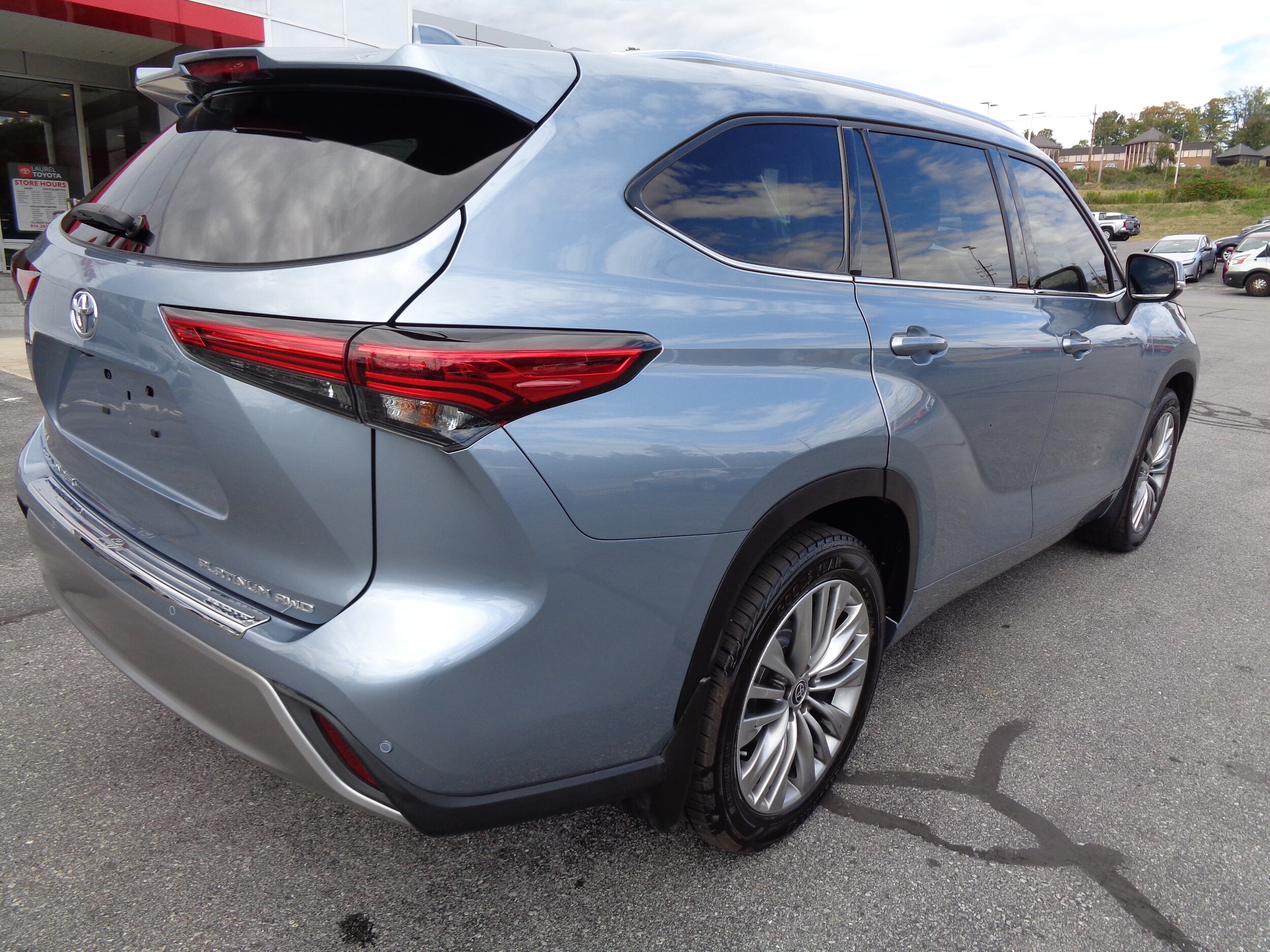 2022 Toyota Highlander Platinum photo 3