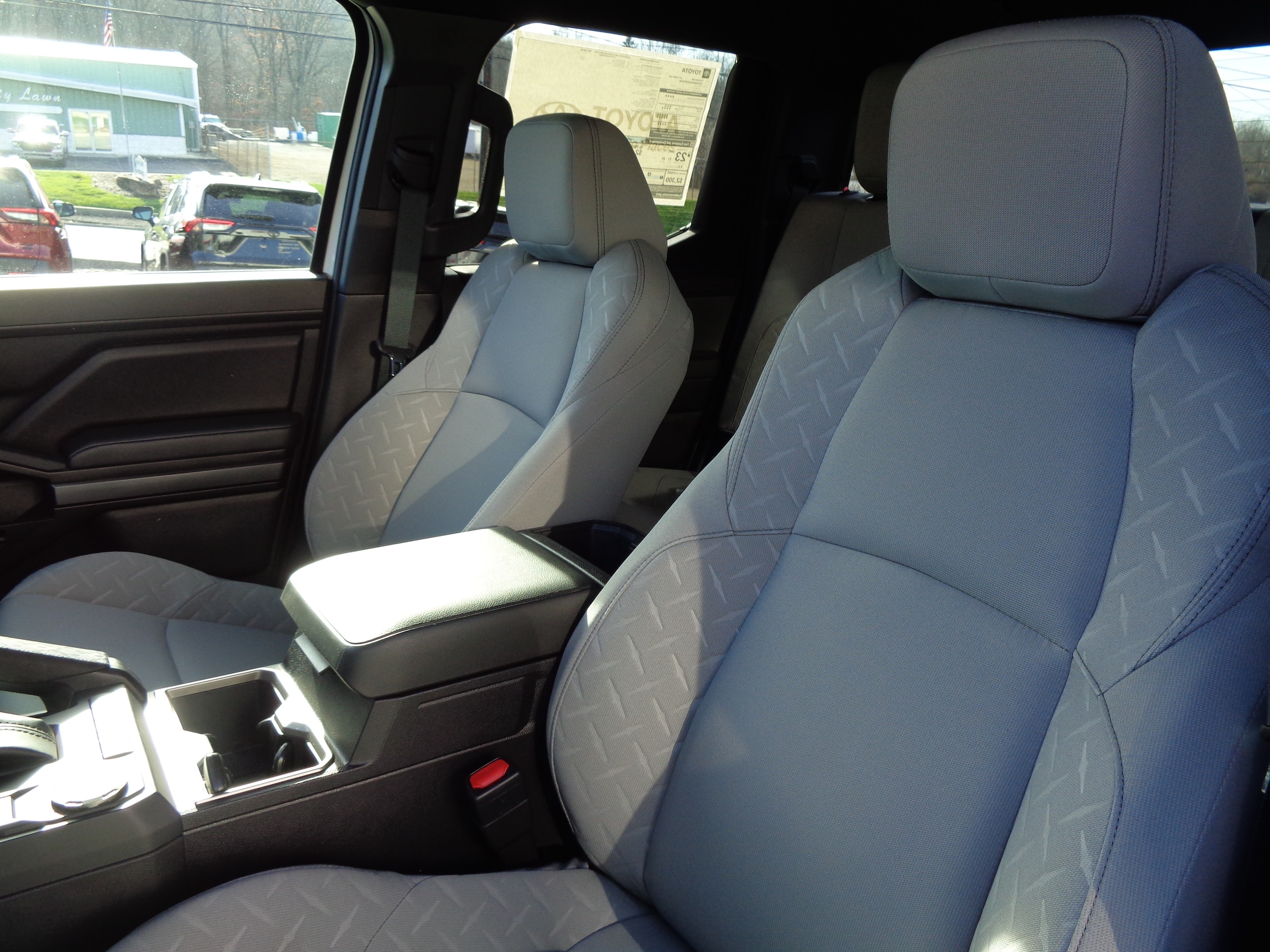 2025 Toyota Tacoma SR5 - Photo 11