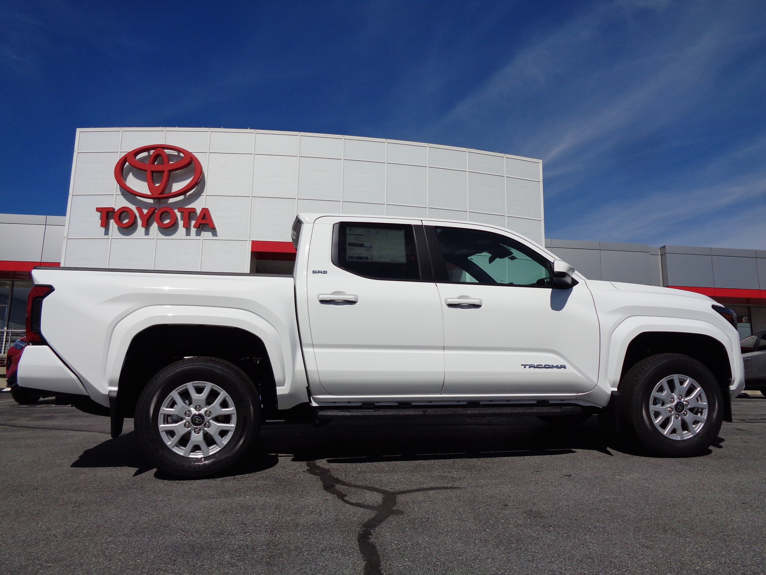 2025 Toyota Tacoma SR5 4x4 photo 2