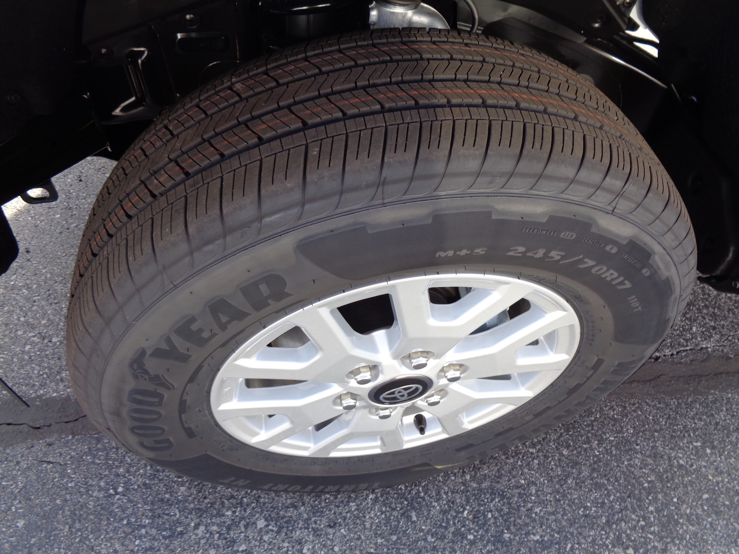 2025 Toyota Tacoma SR5 - Photo 9