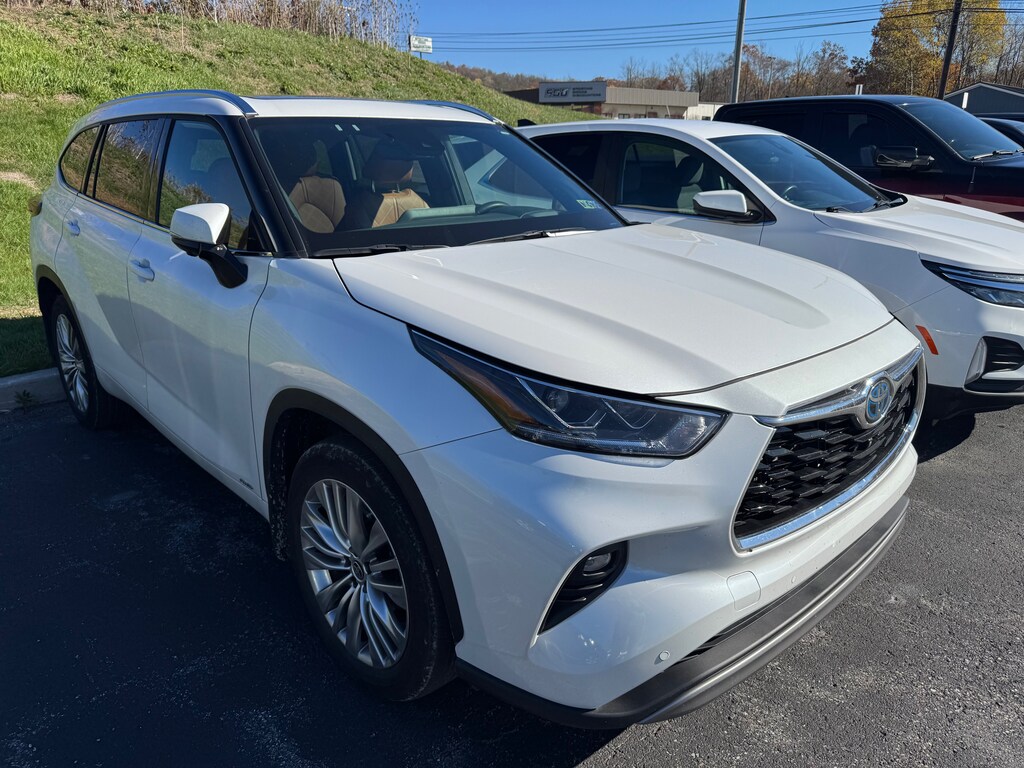 Used 2024 Toyota Highlander Hybrid Platinum SUV