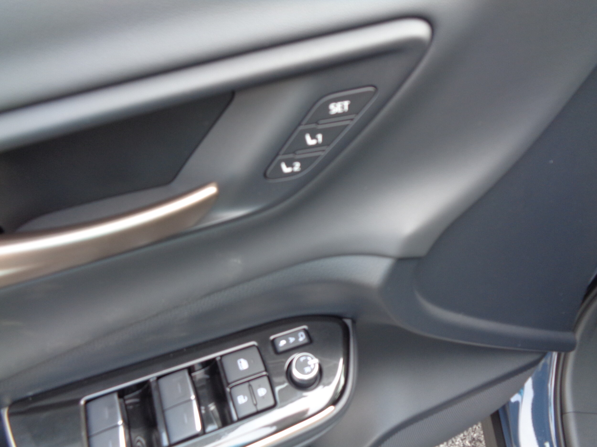2026 Toyota Crown Signia Limited - Photo 15