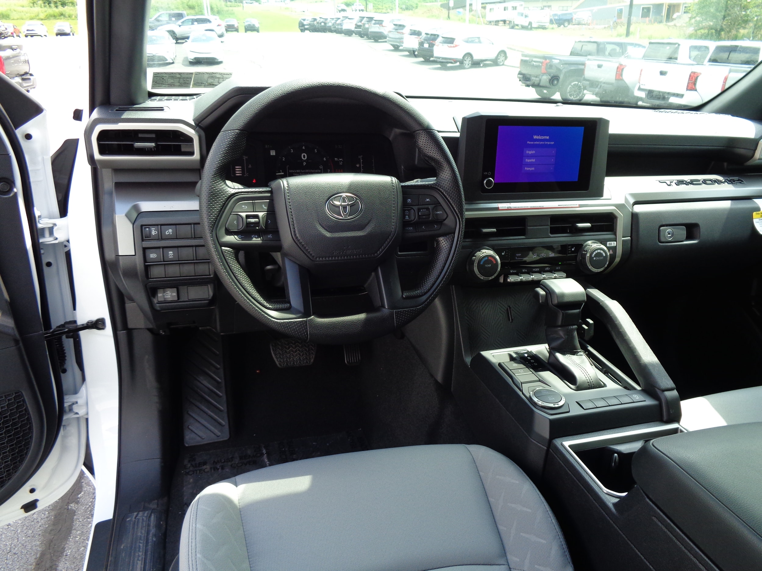 2025 Toyota Tacoma SR5 - Photo 13