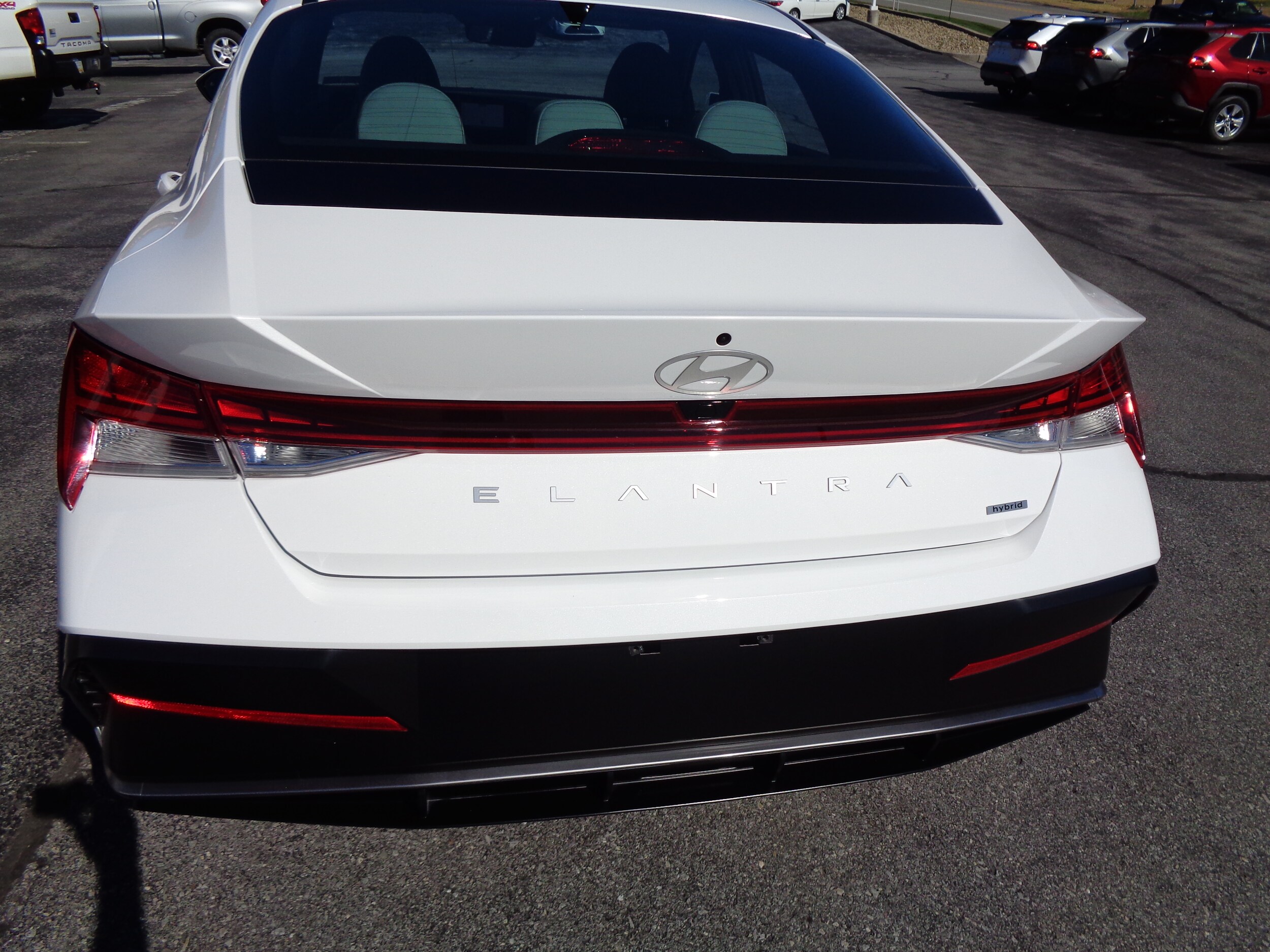 2025 Hyundai Elantra Hybrid Limited photo 4