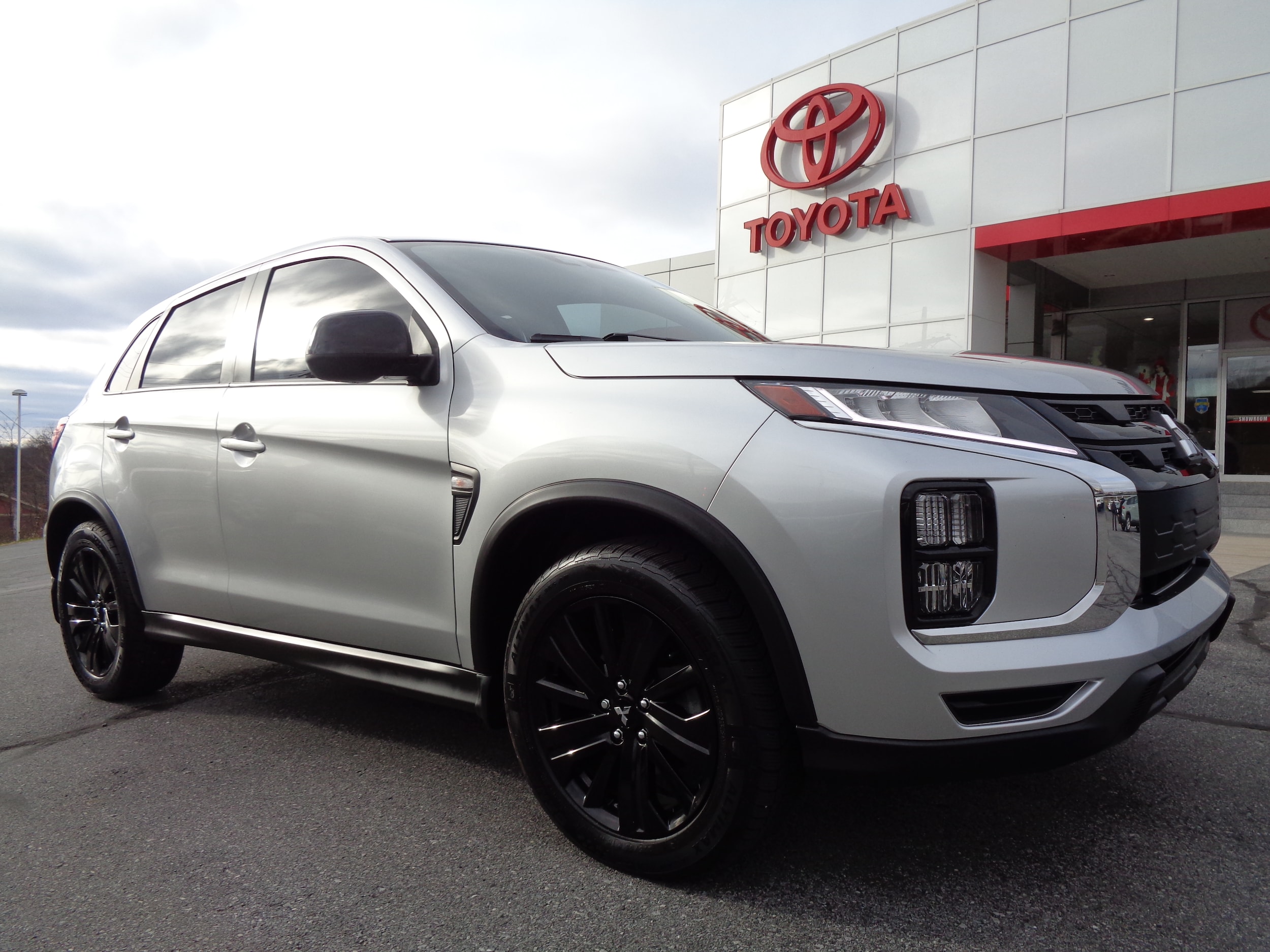 2022 Mitsubishi Outlander Sport LE's photo