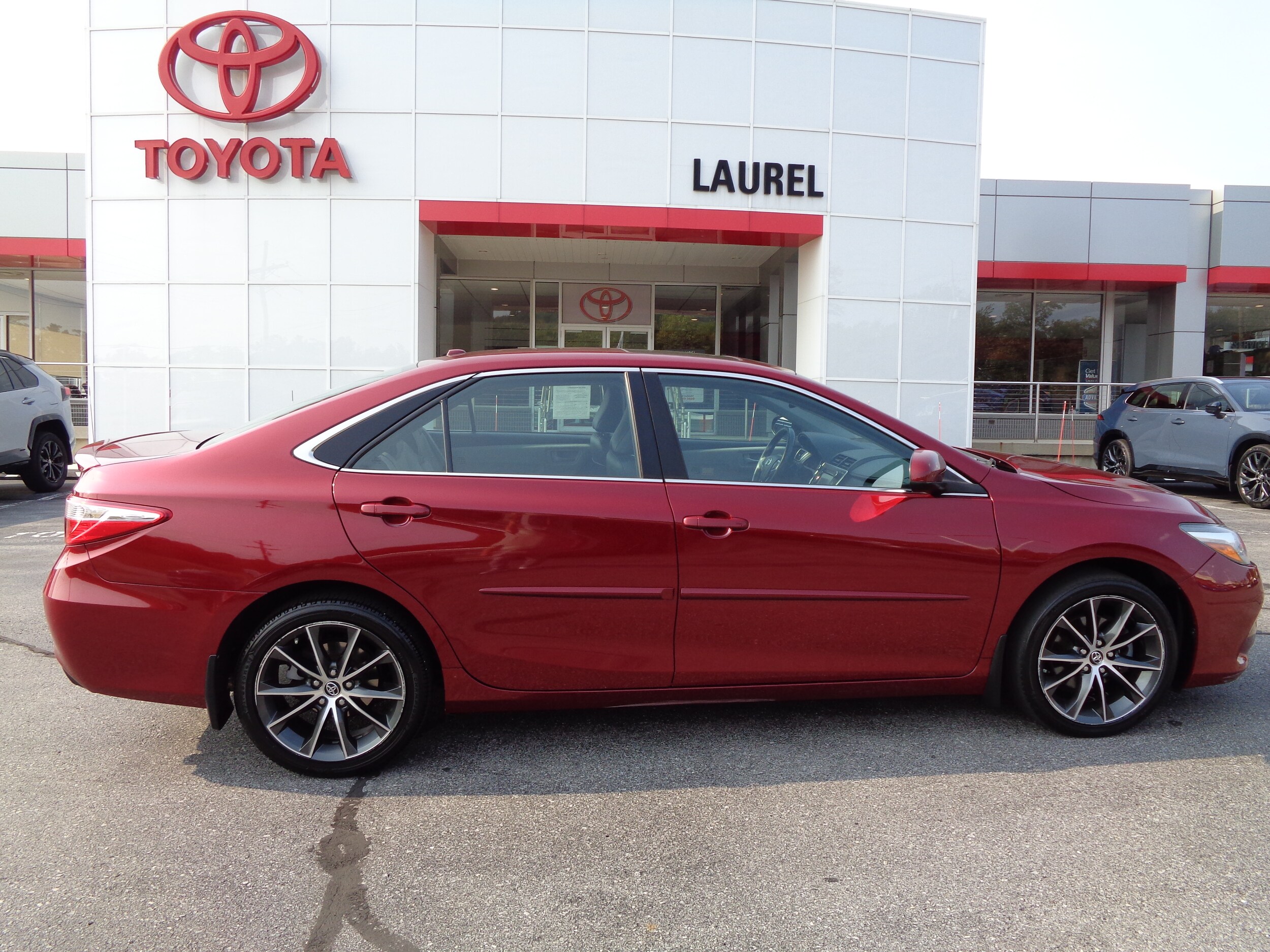 2015 Toyota Camry XSE photo 2