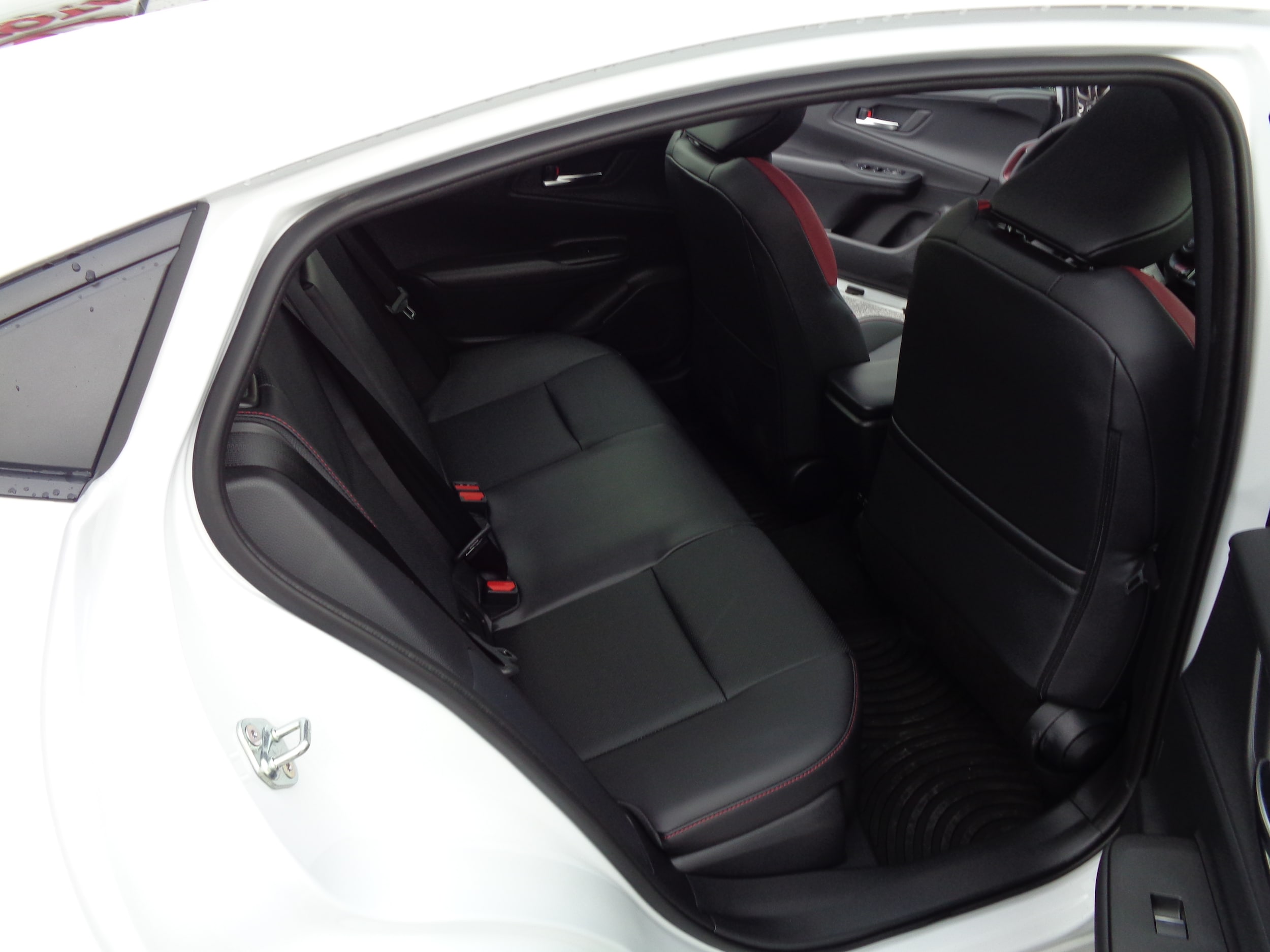 2026 Toyota Prius Plug-in Hybrid XSE - Photo 18