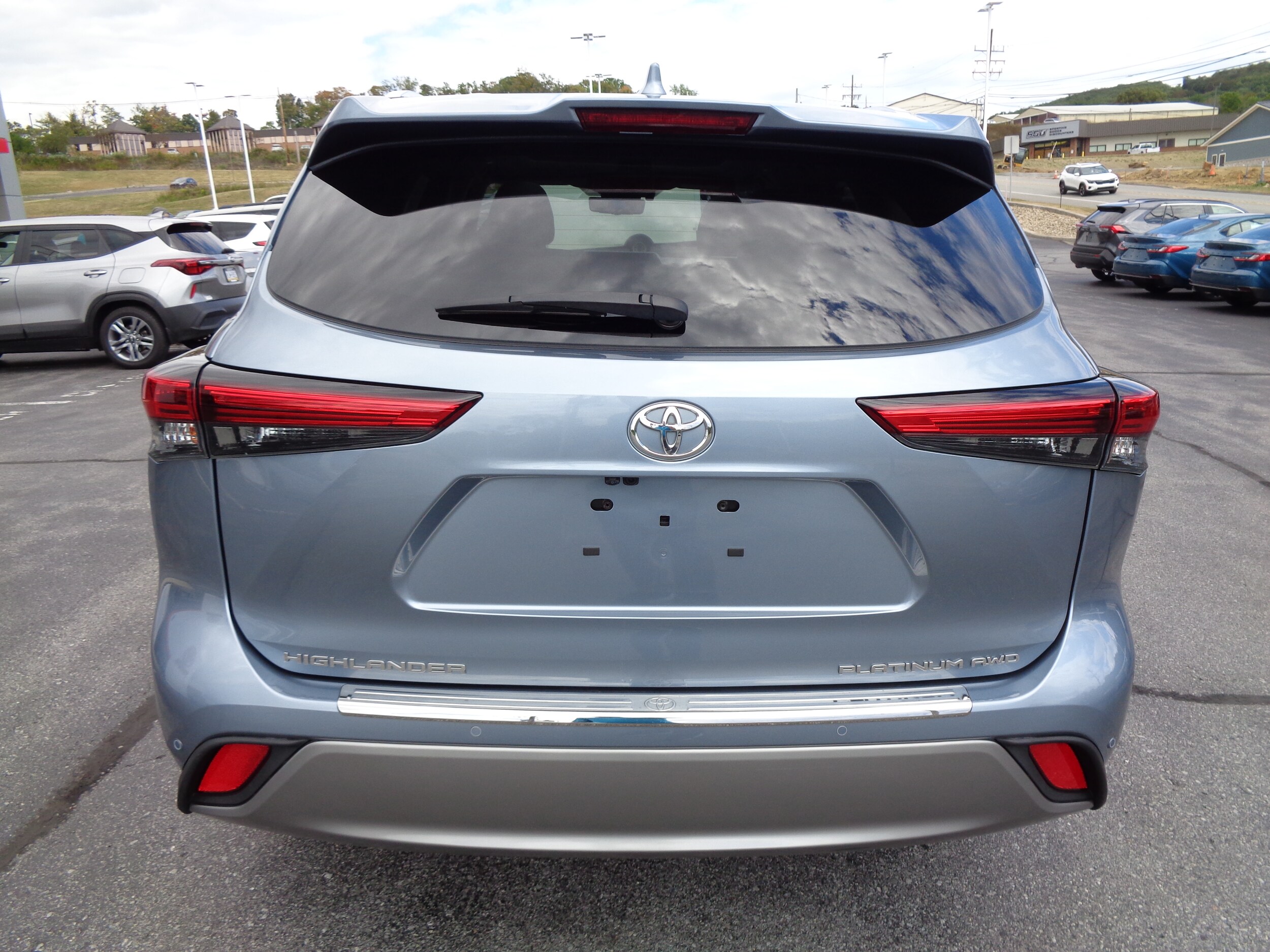 2022 Toyota Highlander Platinum photo 3