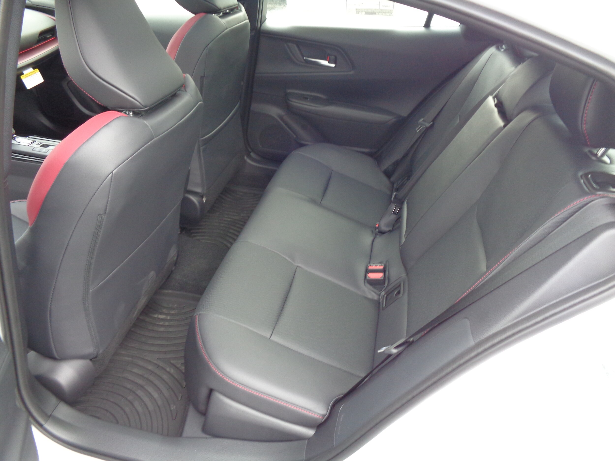 2026 Toyota Prius Plug-in Hybrid XSE - Photo 15