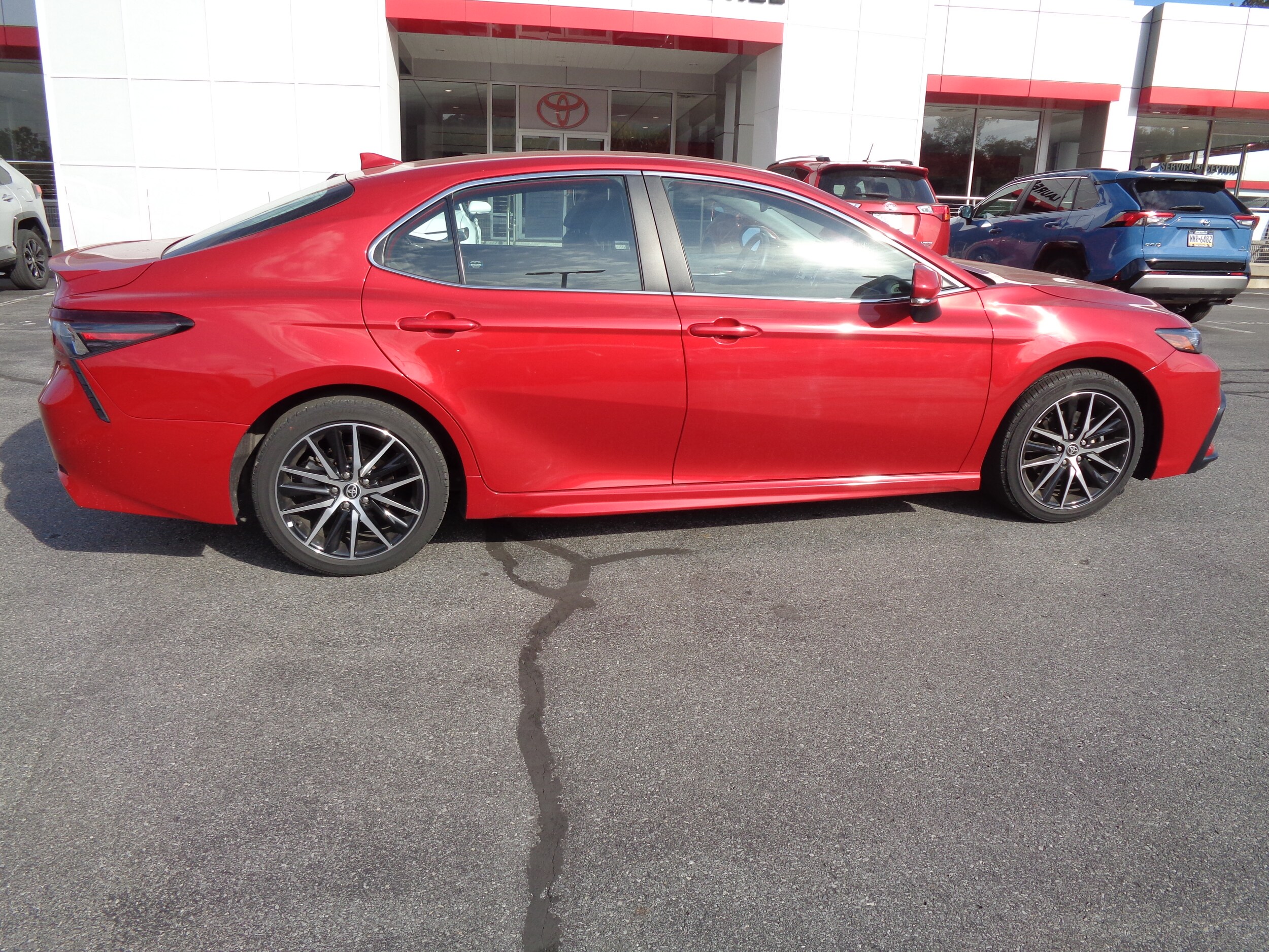 2023 Toyota Camry SE photo 2