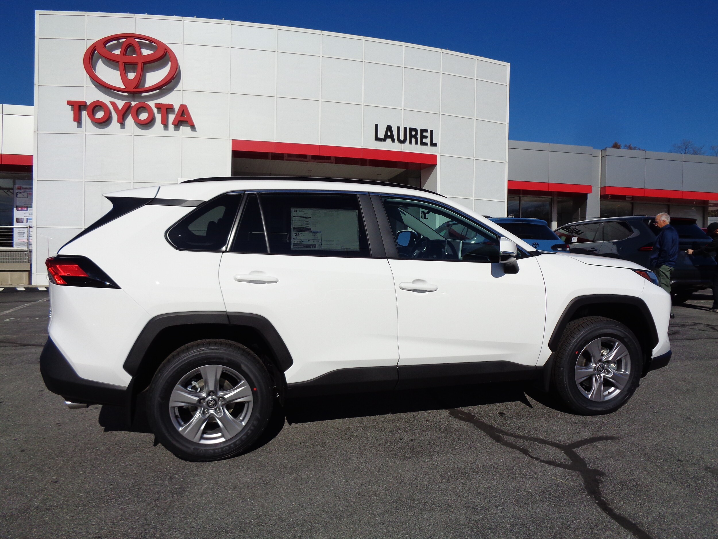 2025 Toyota RAV4 XLE photo 2