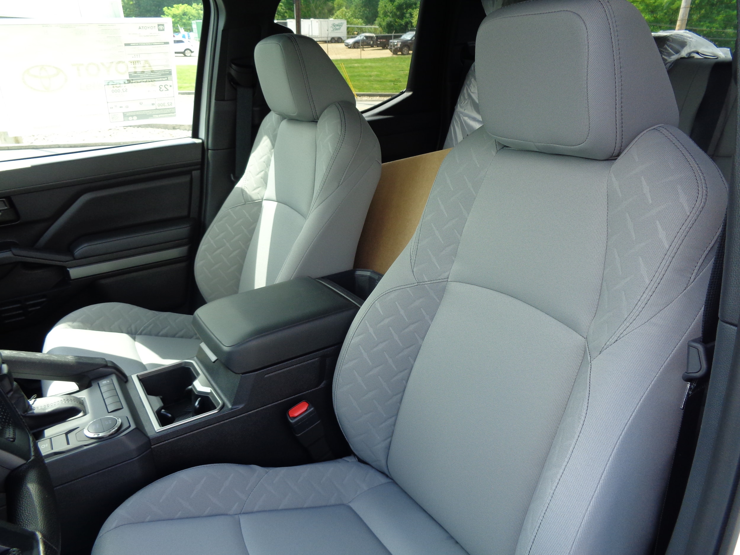 2025 Toyota Tacoma SR5 - Photo 11